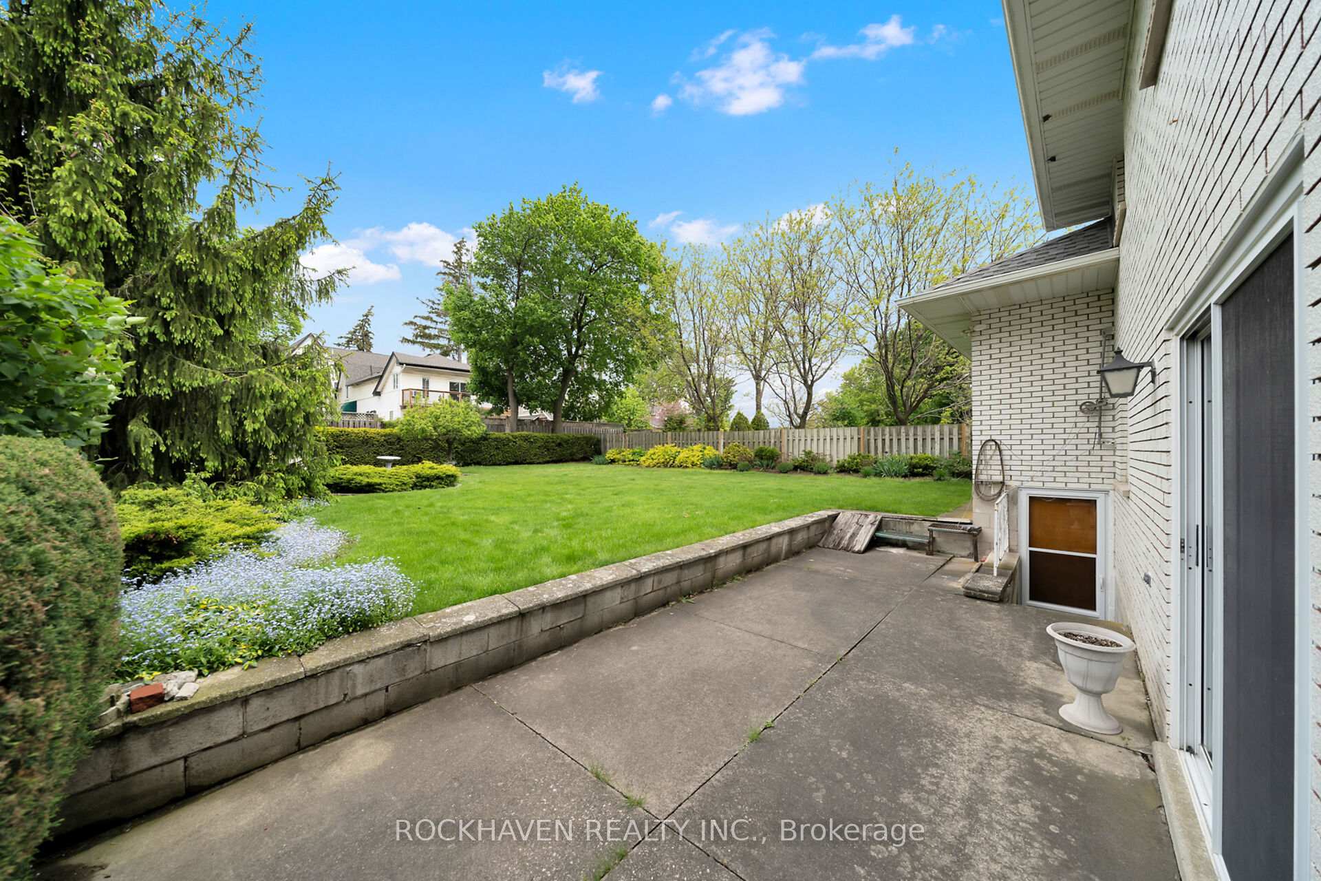 Photo 17 of 54 Barton Street, Hamilton, Waterdown — HOMEH