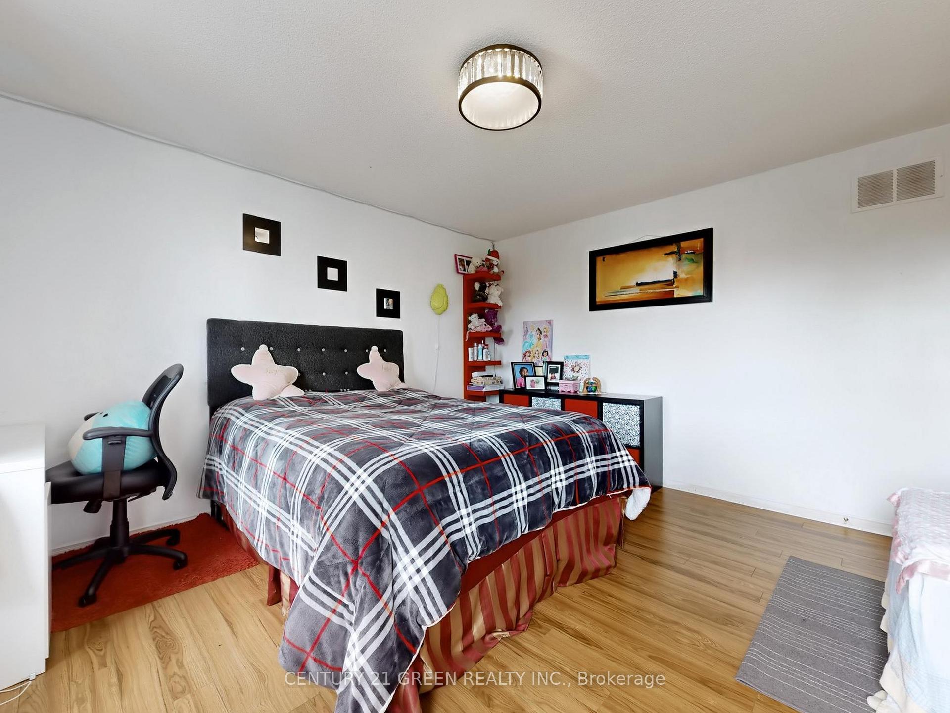 Photo 27 of 60 Fandor Way, Brampton, Fletcher's Meadow — HOMEH