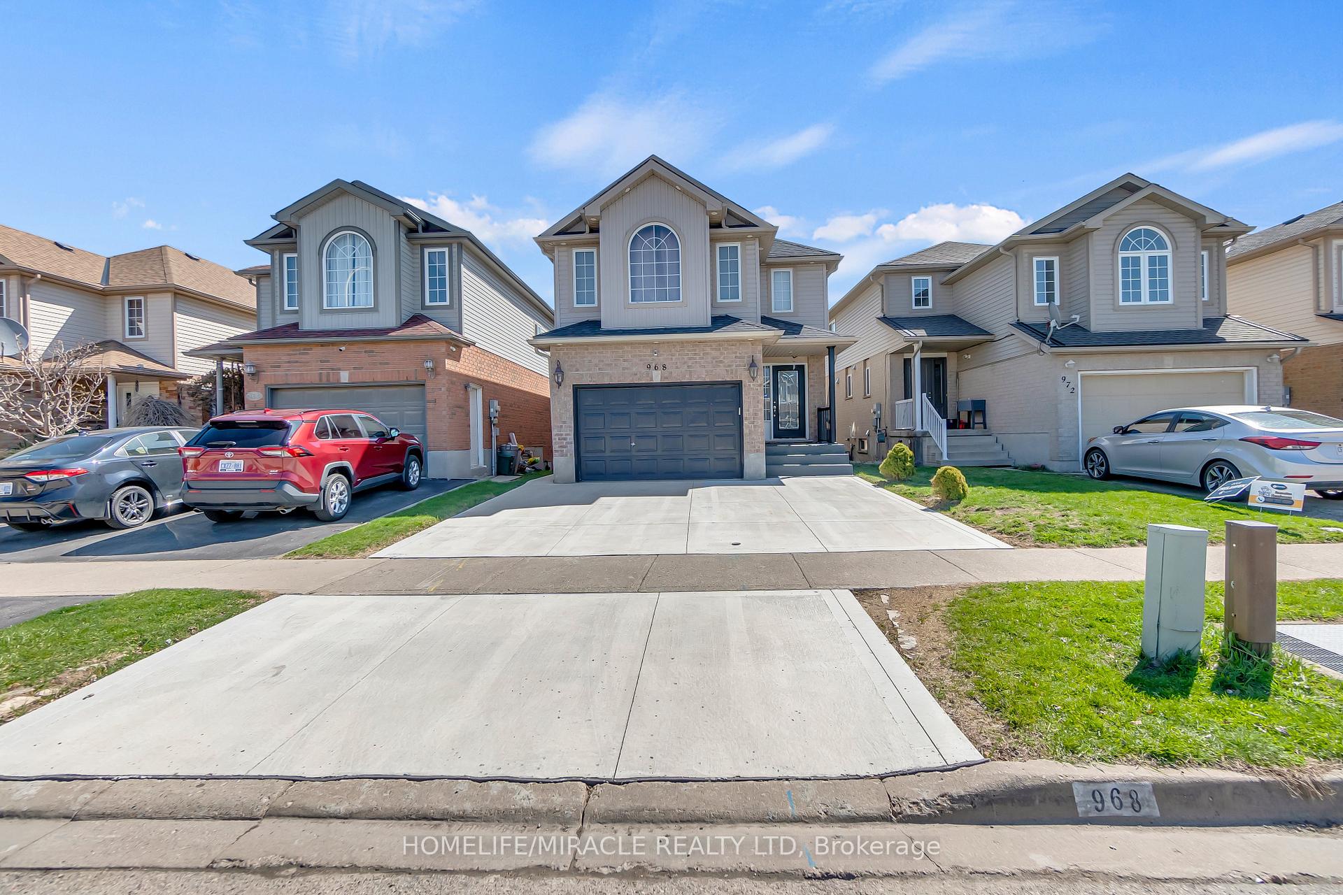 Photo 8 of 968 Copper Leaf Crescent, Kitchener, Larentian West — HOMEH