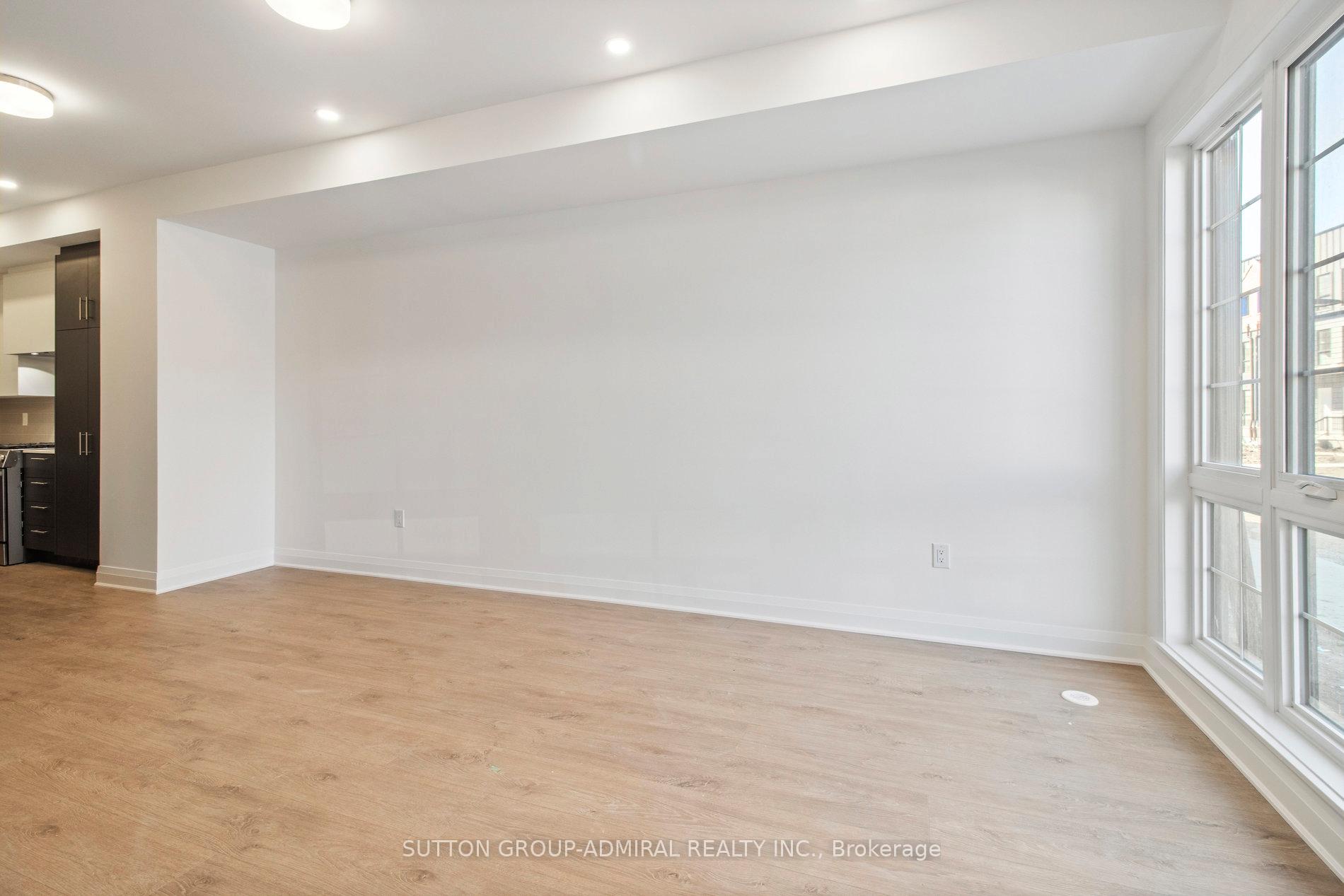 Photo 5 of 61 Burleigh Mews, Vaughan, Uplands — HOMEH