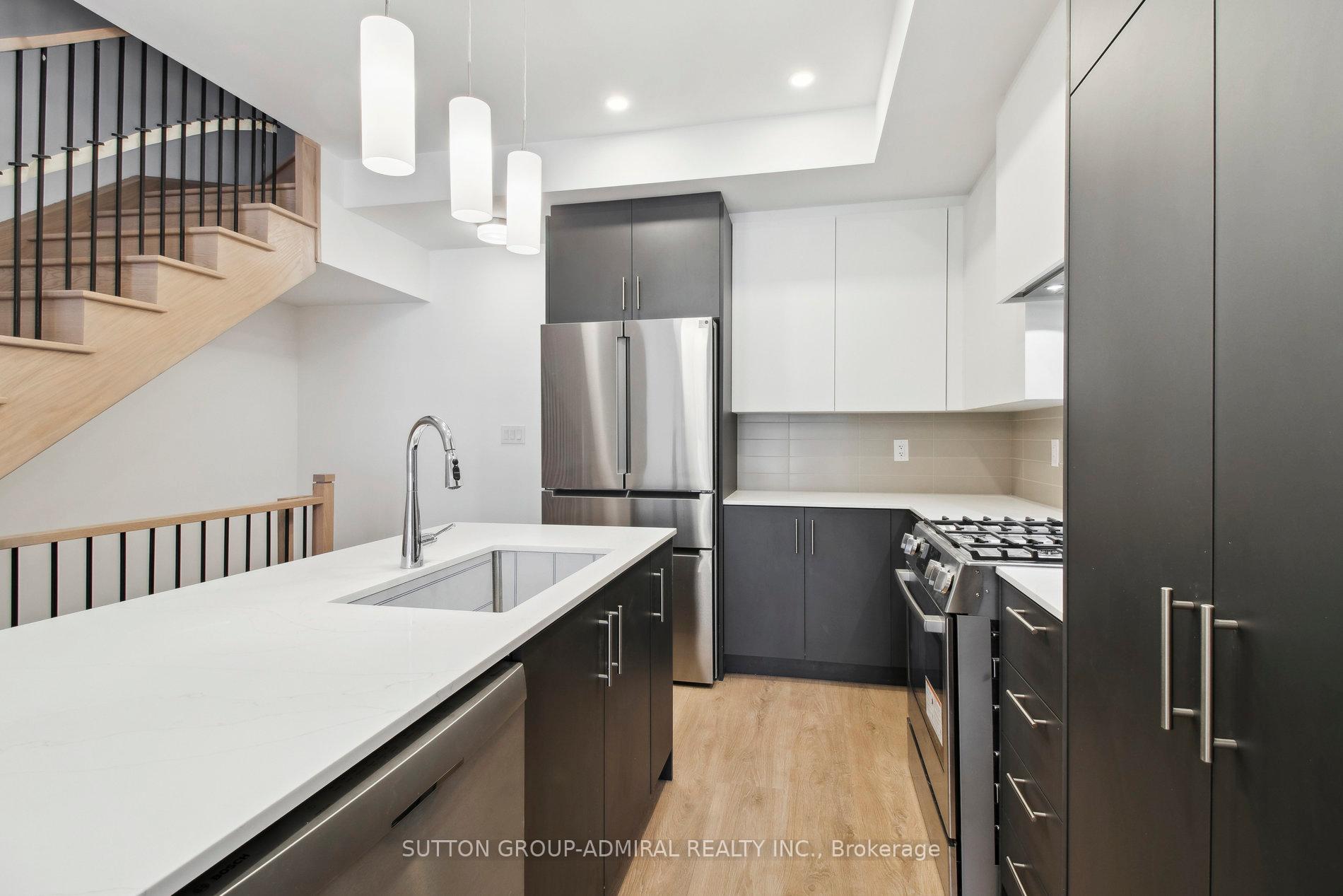 Photo 4 of 61 Burleigh Mews, Vaughan, Uplands — HOMEH