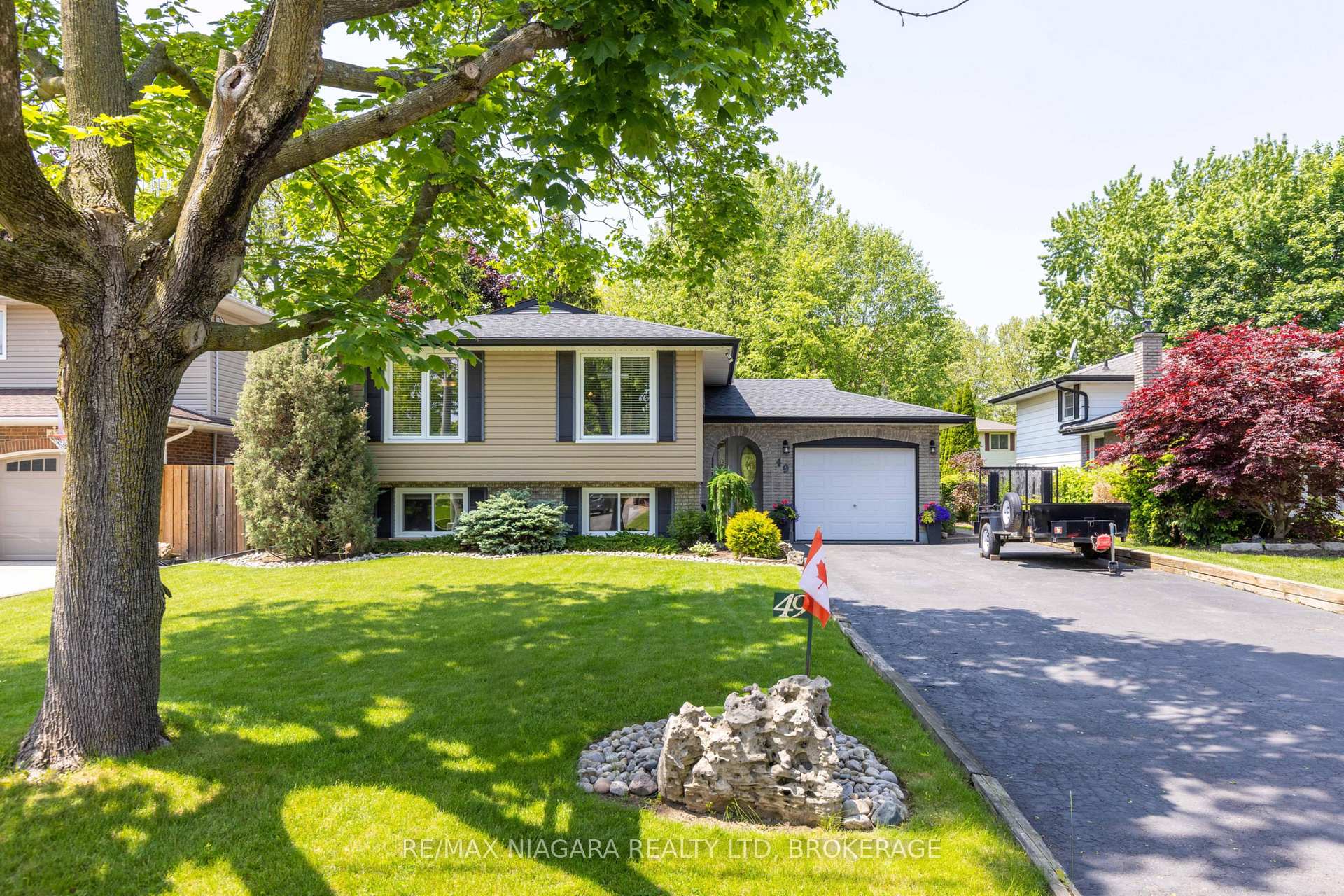 Photo 10 of 49 Shoreline Drive, St. Catharines, Lakeshore — HOMEH