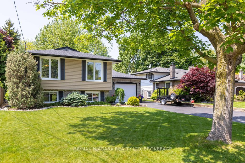 Photo 3 of 49 Shoreline Drive, St. Catharines, Lakeshore — HOMEH