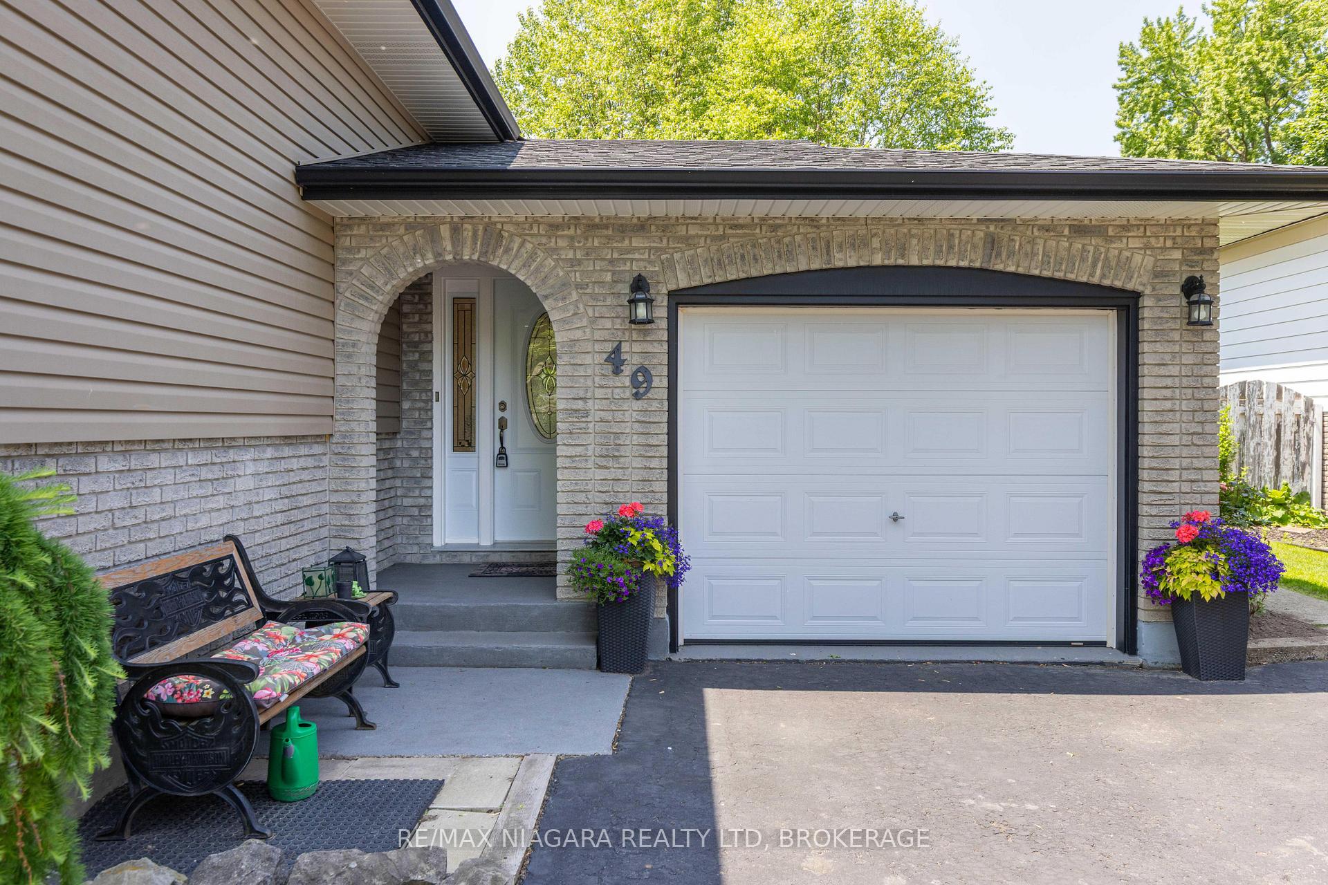 Photo 9 of 49 Shoreline Drive, St. Catharines, Lakeshore — HOMEH