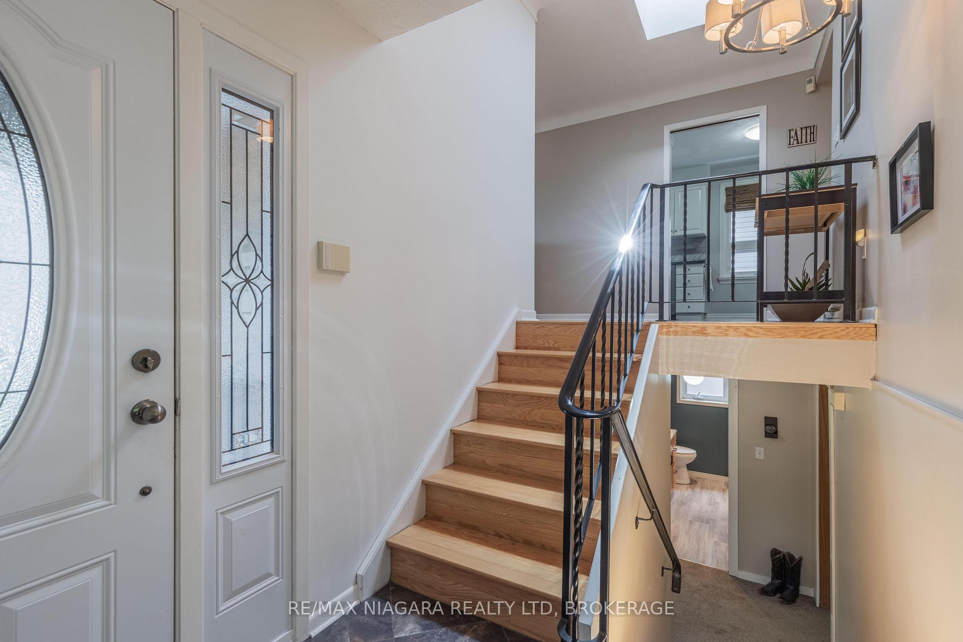 Photo 4 of 49 Shoreline Drive, St. Catharines, Lakeshore — HOMEH