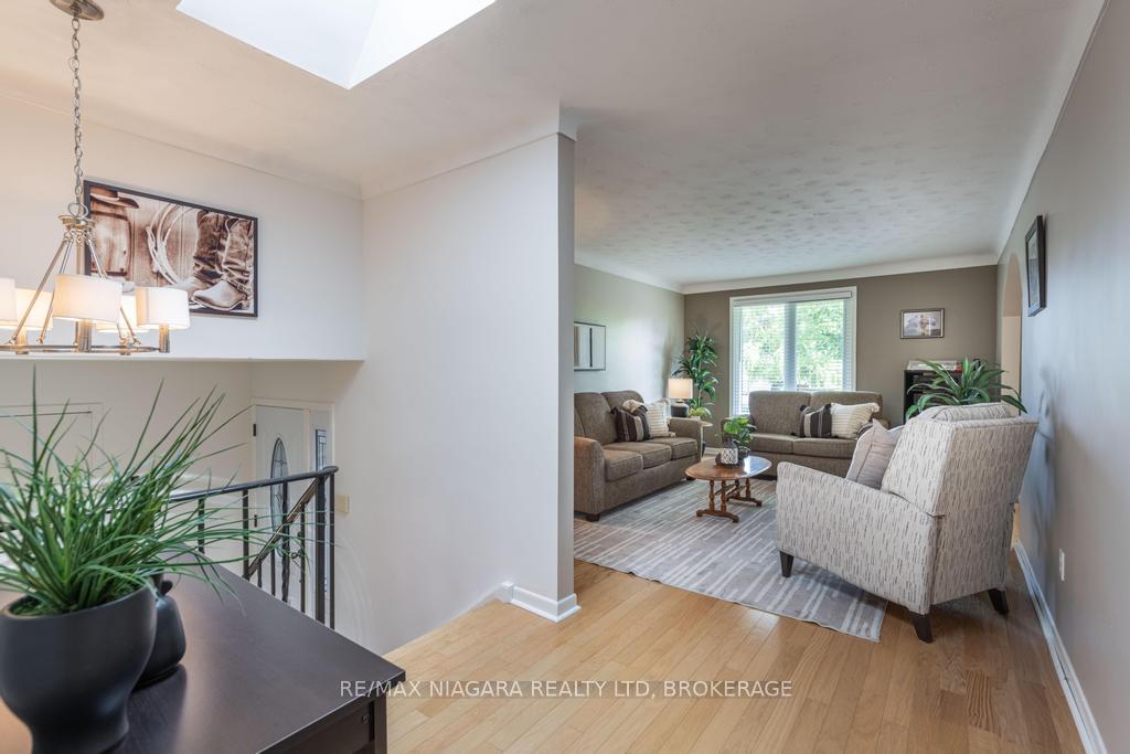 Photo 2 of 49 Shoreline Drive, St. Catharines, Lakeshore — HOMEH