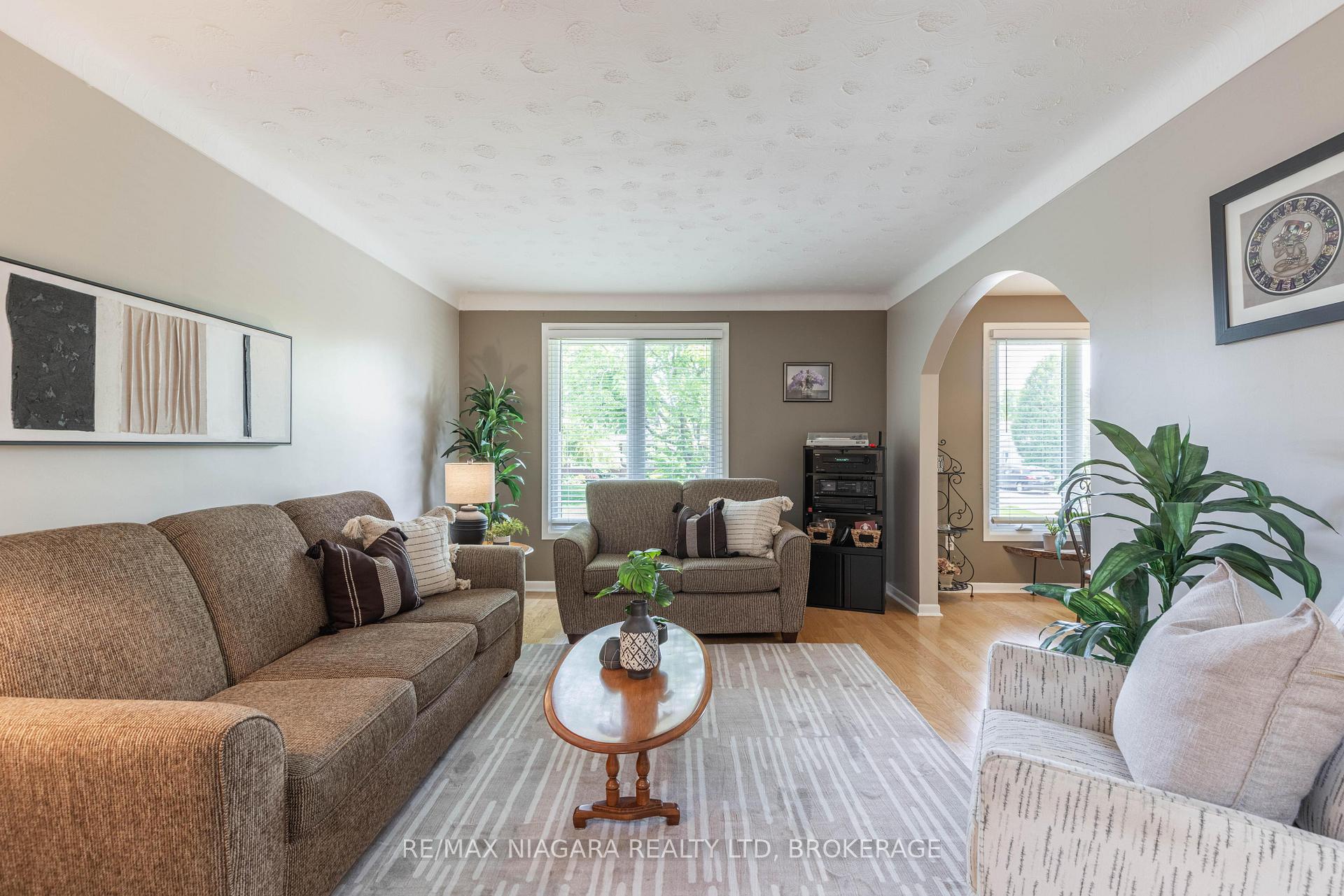 Photo 8 of 49 Shoreline Drive, St. Catharines, Lakeshore — HOMEH