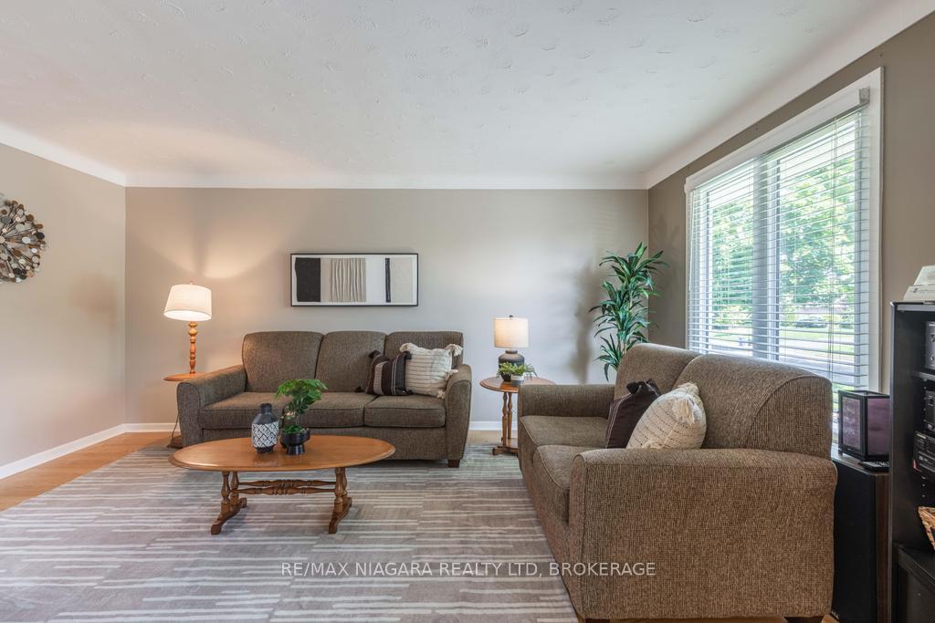Photo 7 of 49 Shoreline Drive, St. Catharines, Lakeshore — HOMEH