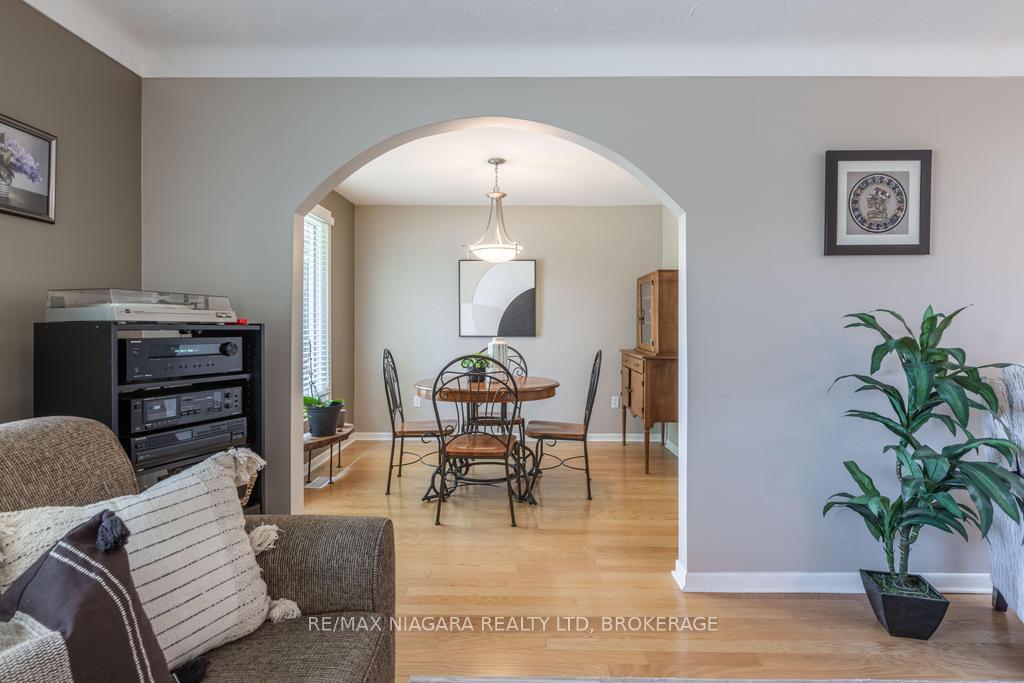 Photo 6 of 49 Shoreline Drive, St. Catharines, Lakeshore — HOMEH