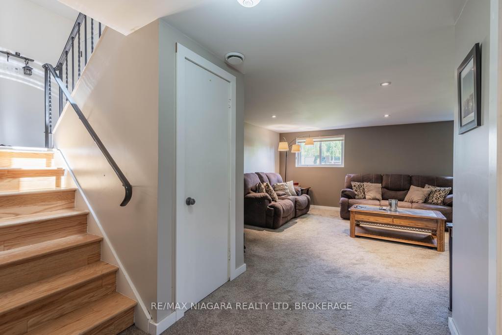 Photo 12 of 49 Shoreline Drive, St. Catharines, Lakeshore — HOMEH