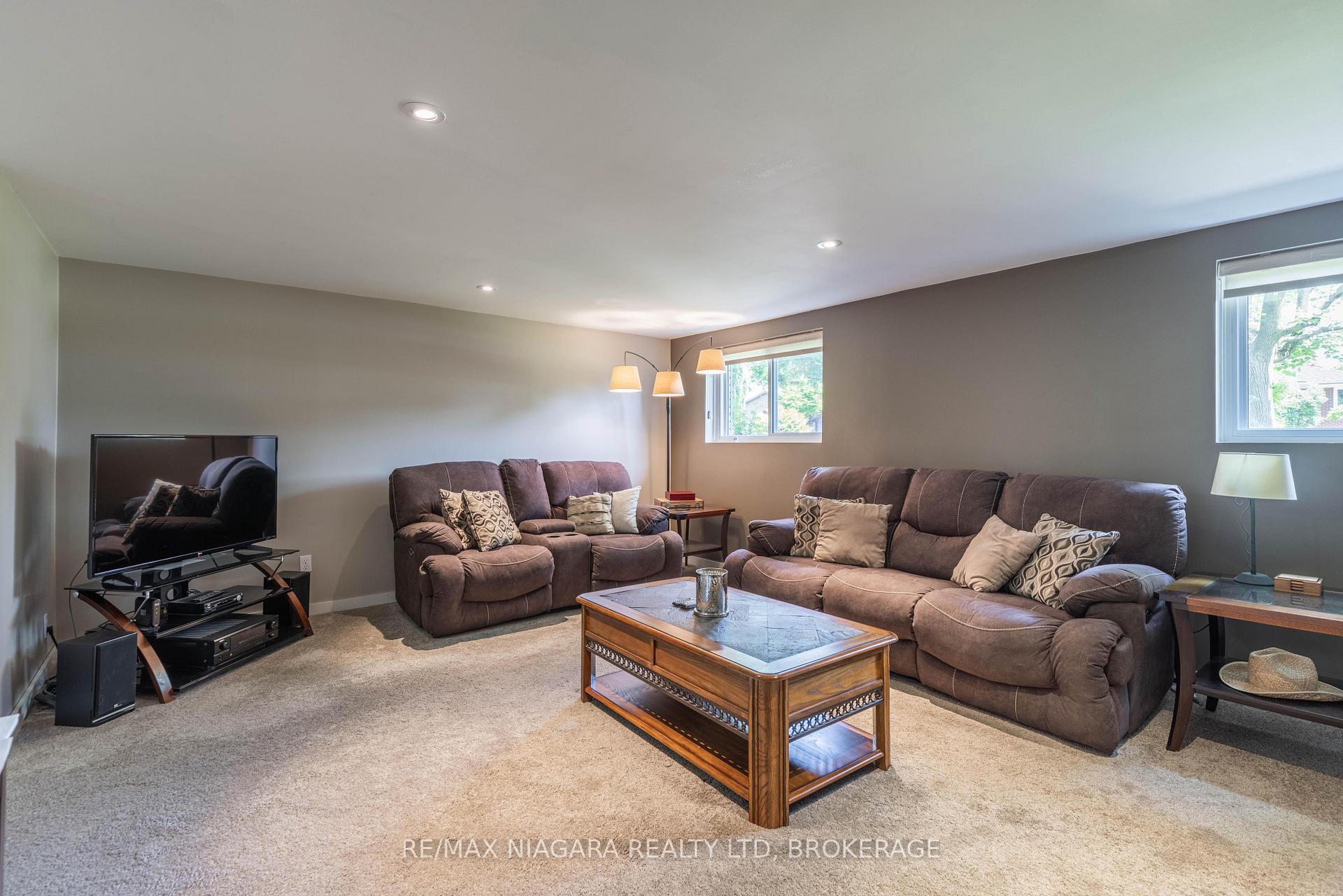 Photo 23 of 49 Shoreline Drive, St. Catharines, Lakeshore — HOMEH
