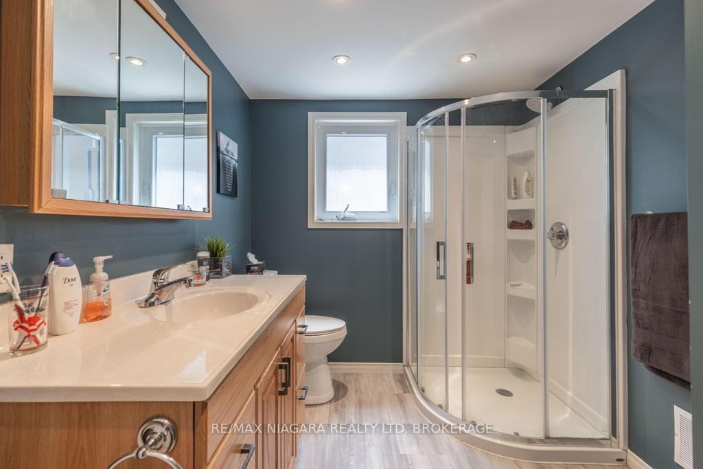 Photo 18 of 49 Shoreline Drive, St. Catharines, Lakeshore — HOMEH