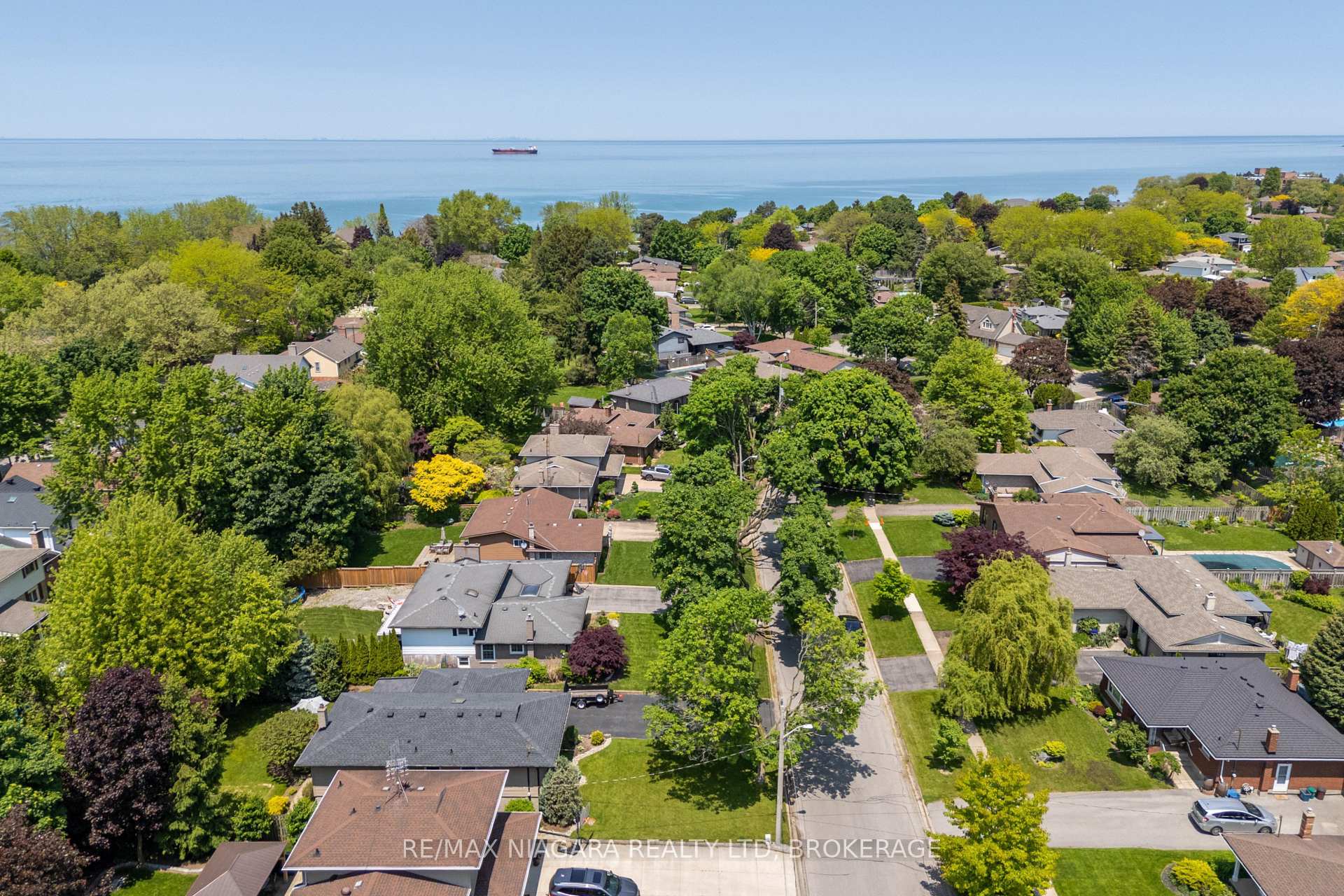 Photo 29 of 49 Shoreline Drive, St. Catharines, Lakeshore — HOMEH