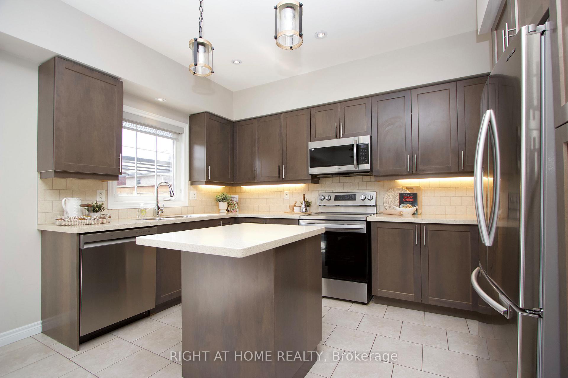 Photo 14 of 931 Barbados Street, Oshawa, Northglen — HOMEH