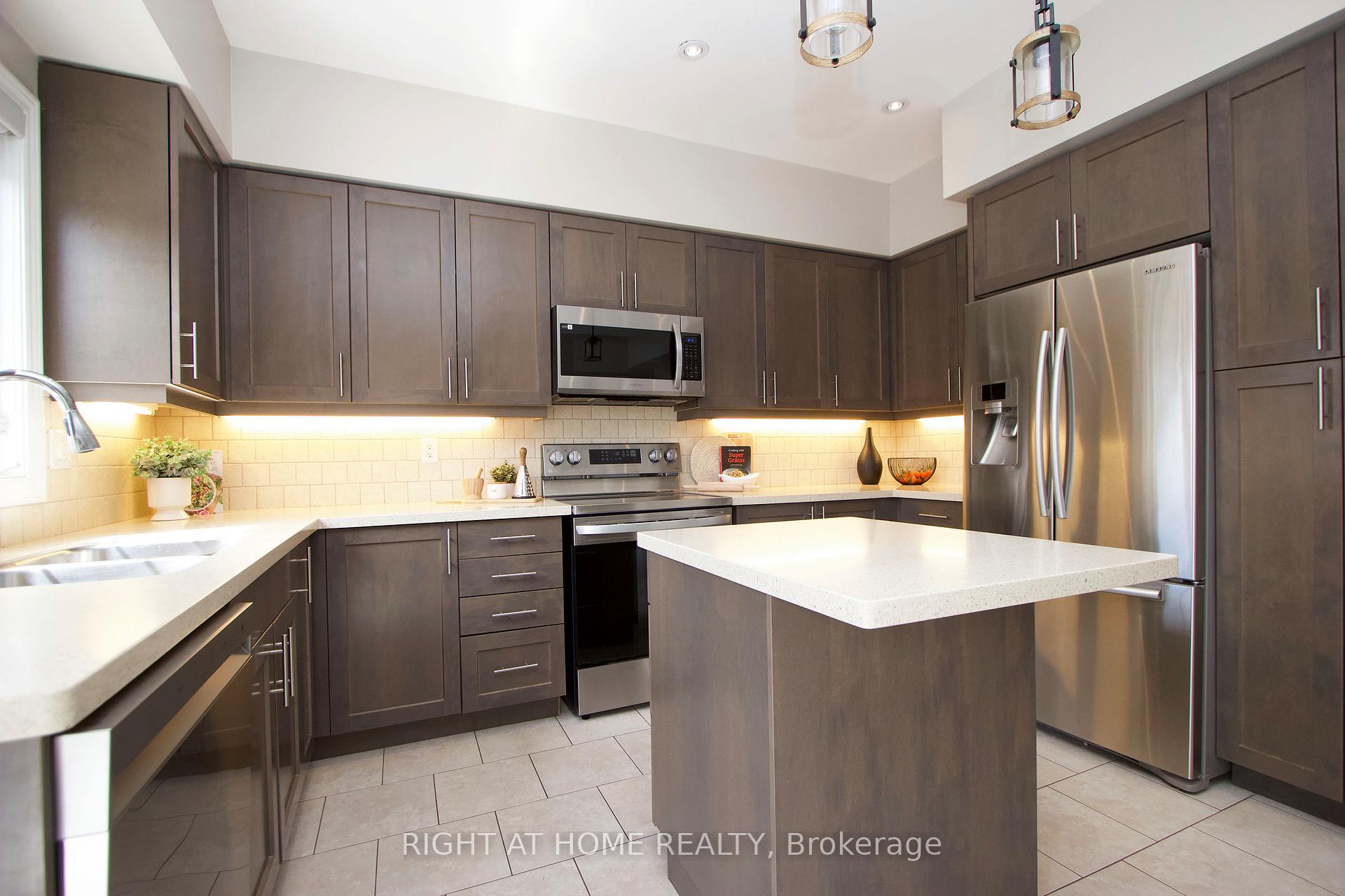Photo 37 of 931 Barbados Street, Oshawa, Northglen — HOMEH