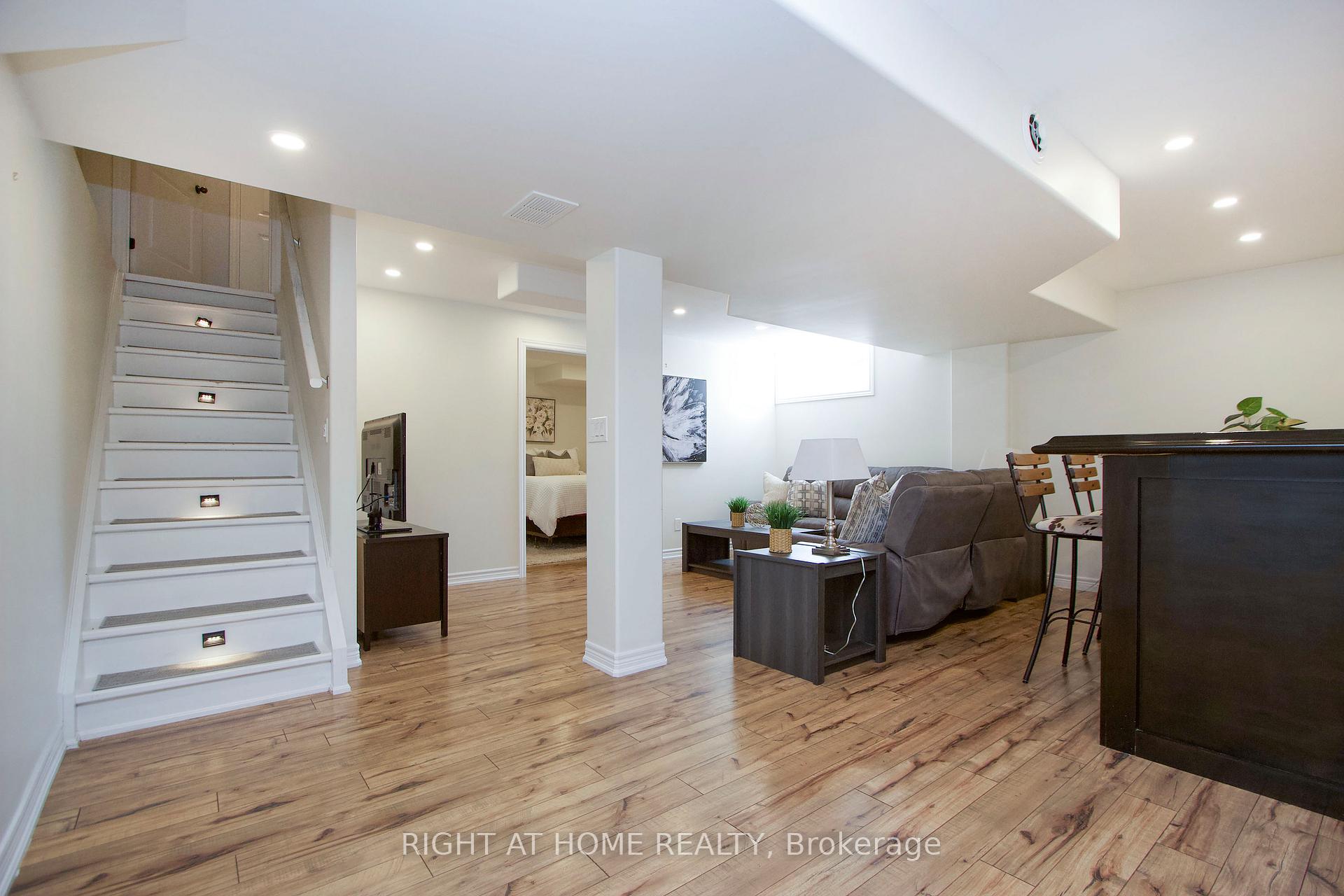Photo 17 of 931 Barbados Street, Oshawa, Northglen — HOMEH