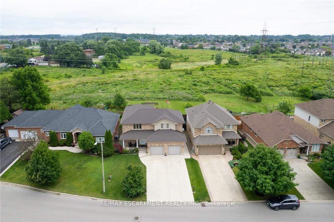 Photo 9 of 10 Grassyplain Drive, Hamilton, Mount Hope — HOMEH