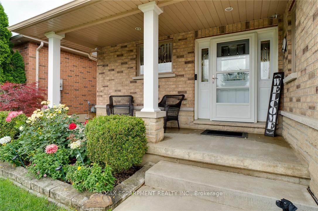 Photo 6 of 10 Grassyplain Drive, Hamilton, Mount Hope — HOMEH