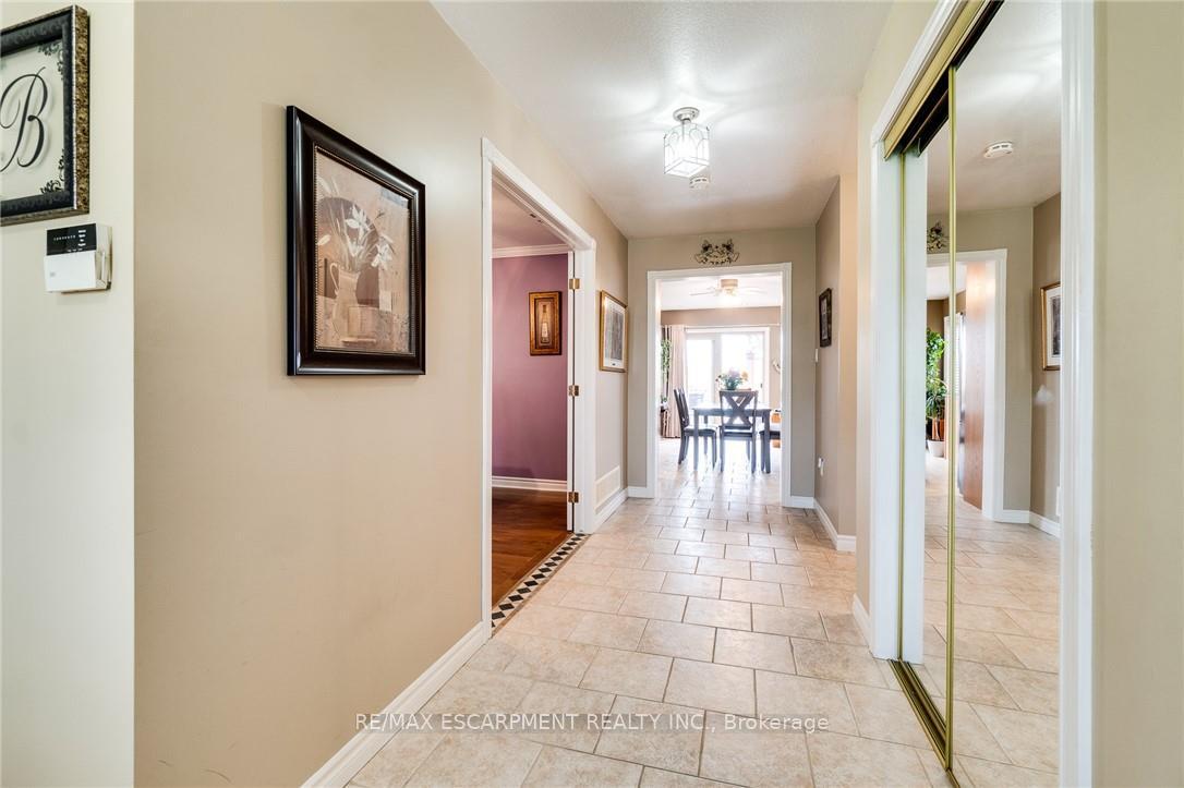 Photo 17 of 10 Grassyplain Drive, Hamilton, Mount Hope — HOMEH