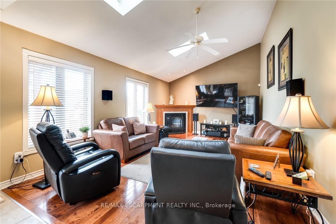 Photo 7 of 10 Grassyplain Drive, Hamilton, Mount Hope — HOMEH