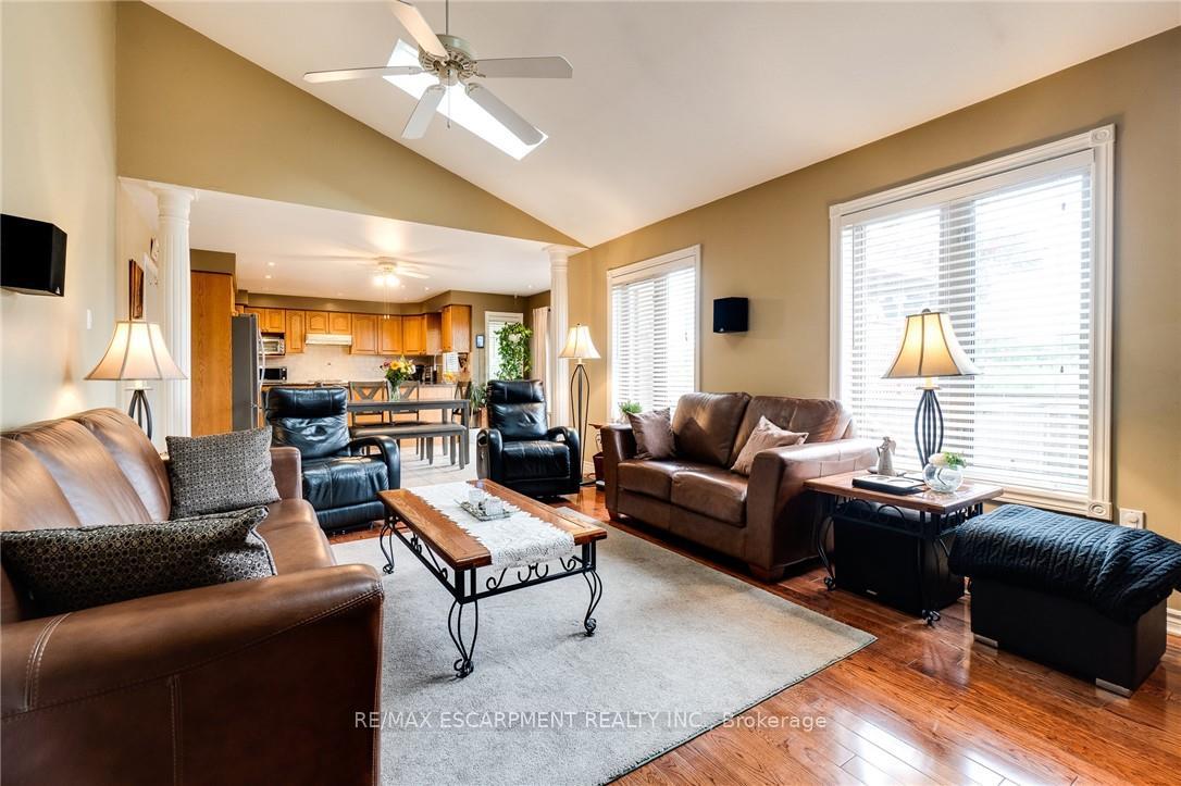 Photo 5 of 10 Grassyplain Drive, Hamilton, Mount Hope — HOMEH