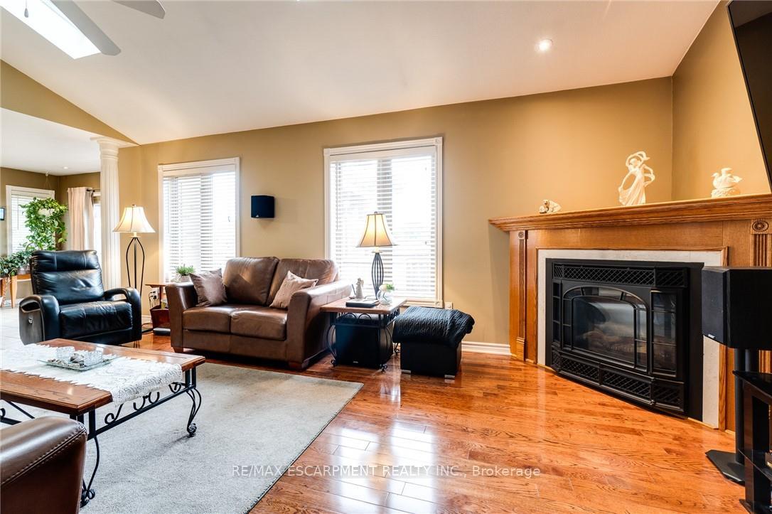 Photo 8 of 10 Grassyplain Drive, Hamilton, Mount Hope — HOMEH