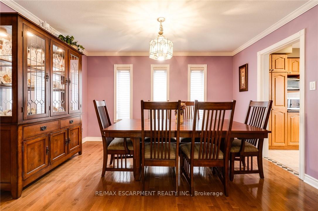 Photo 11 of 10 Grassyplain Drive, Hamilton, Mount Hope — HOMEH