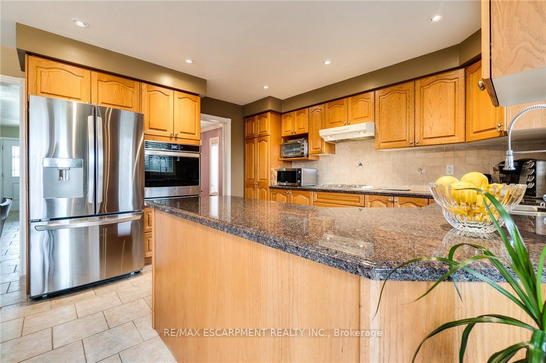 Photo 18 of 10 Grassyplain Drive, Hamilton, Mount Hope — HOMEH