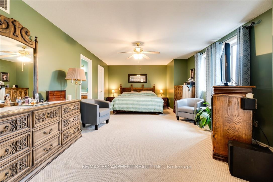 Photo 23 of 10 Grassyplain Drive, Hamilton, Mount Hope — HOMEH