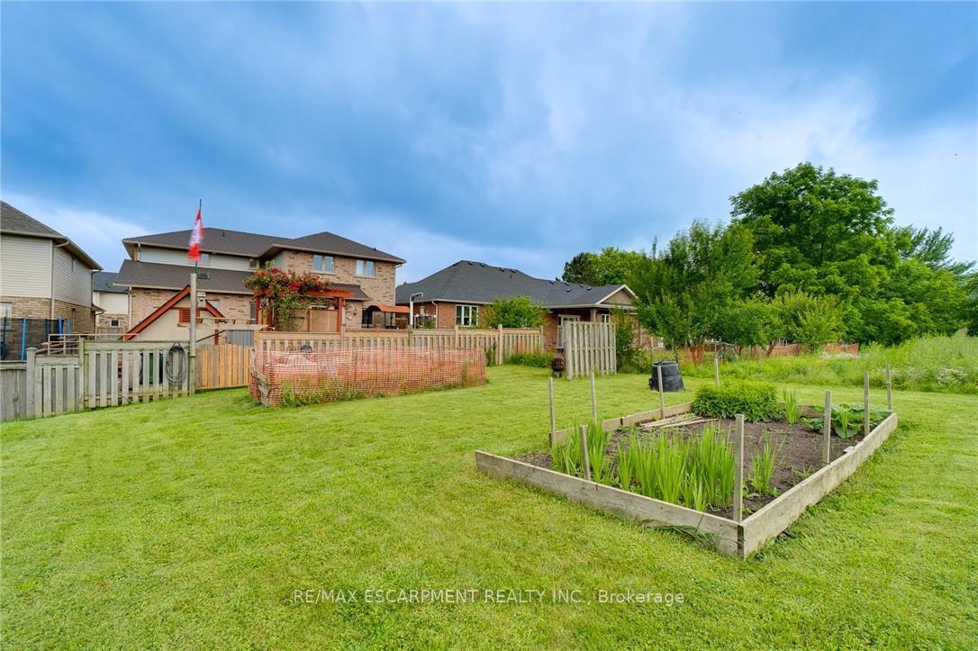 Photo 34 of 10 Grassyplain Drive, Hamilton, Mount Hope — HOMEH