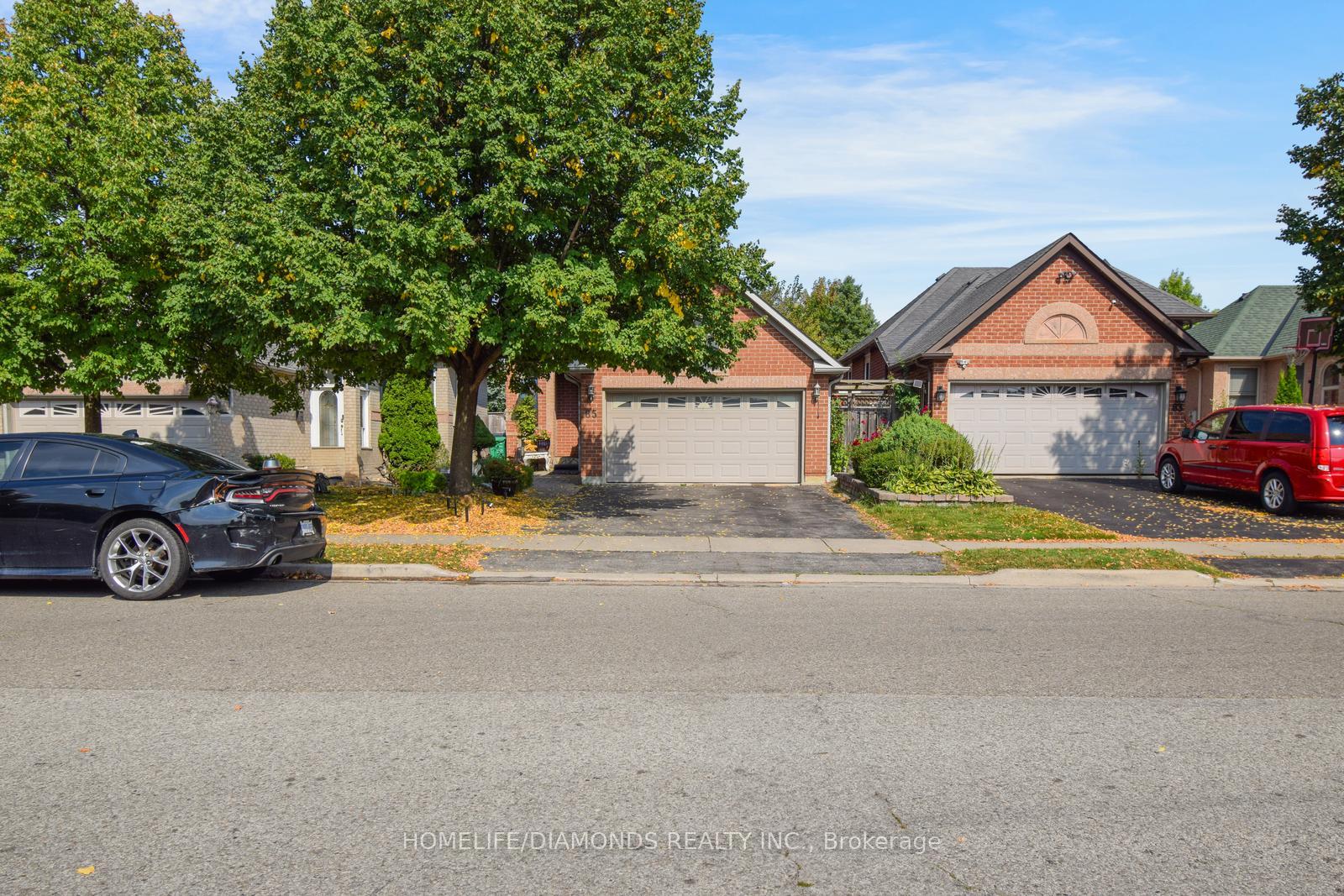 Photo 2 of 85 Springview Drive, Brampton, Brampton West — HOMEH