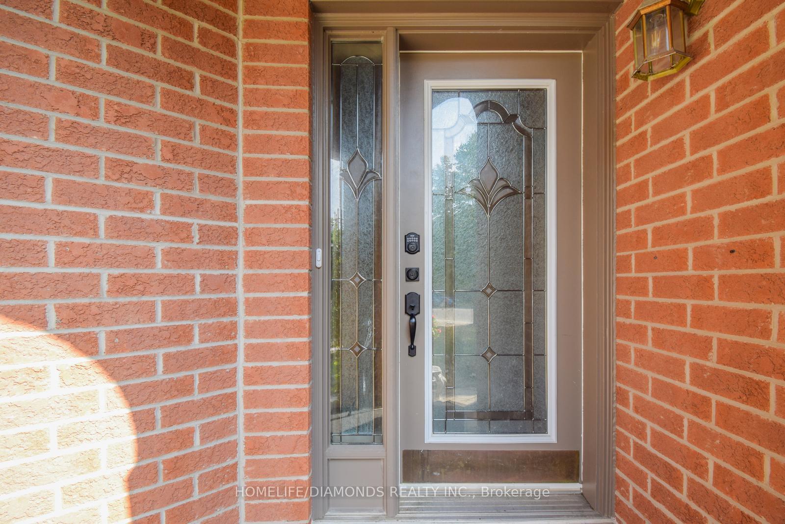 Photo 11 of 85 Springview Drive, Brampton, Brampton West — HOMEH
