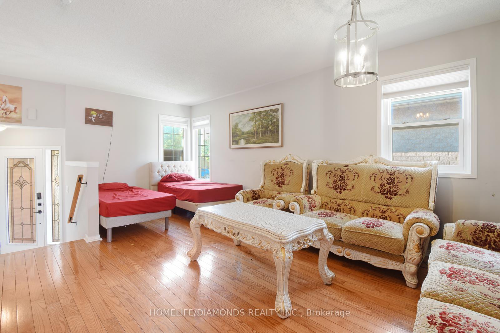Photo 9 of 85 Springview Drive, Brampton, Brampton West — HOMEH