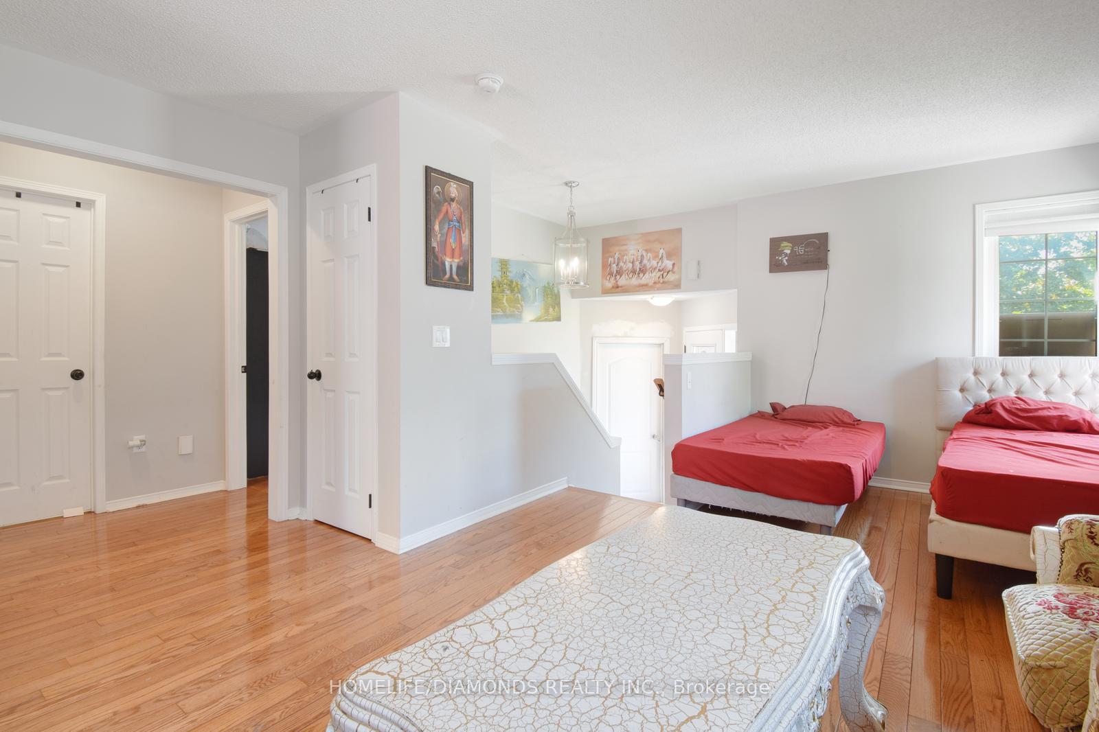 Photo 13 of 85 Springview Drive, Brampton, Brampton West — HOMEH