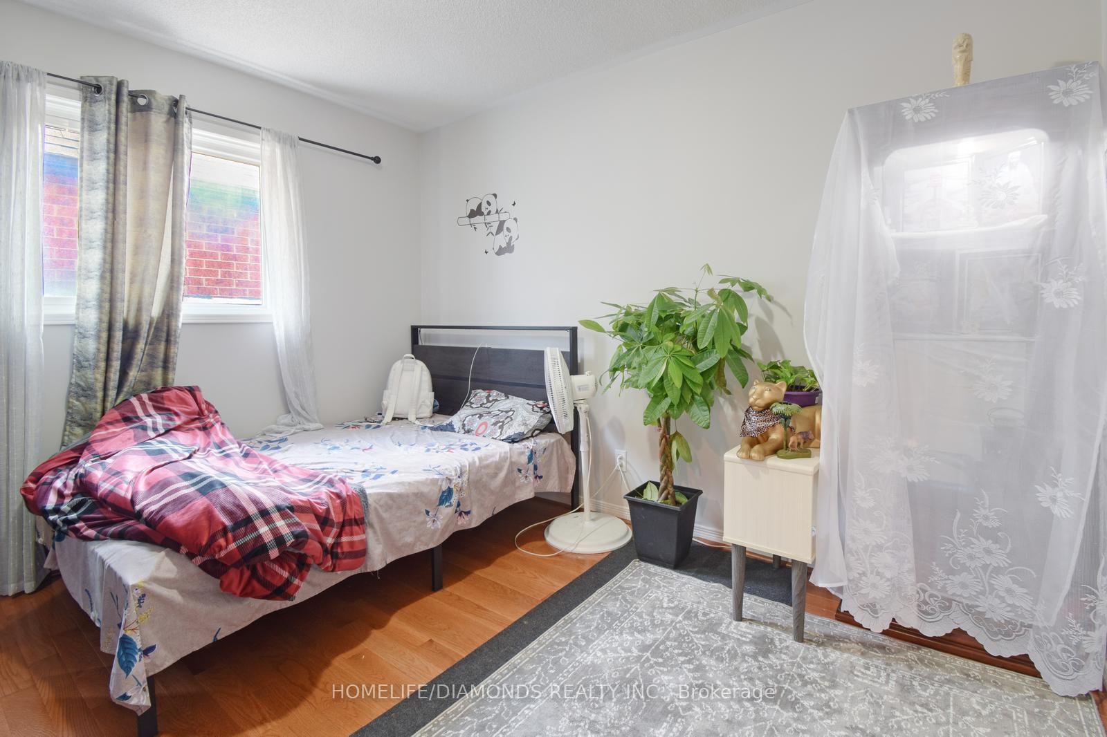 Photo 14 of 85 Springview Drive, Brampton, Brampton West — HOMEH