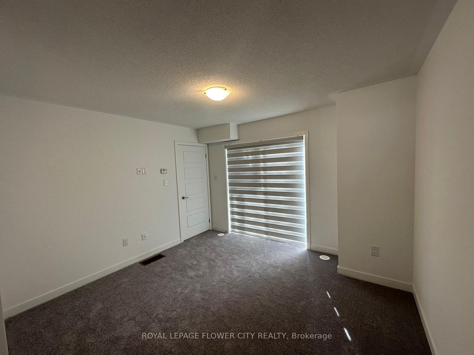 Photo 4 of 14 Calloway Drive, Whitby, Downtown Whitby — HOMEH