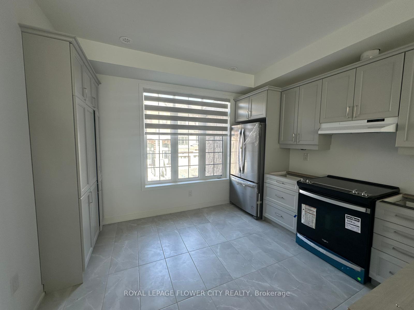 Photo 5 of 14 Calloway Drive, Whitby, Downtown Whitby — HOMEH