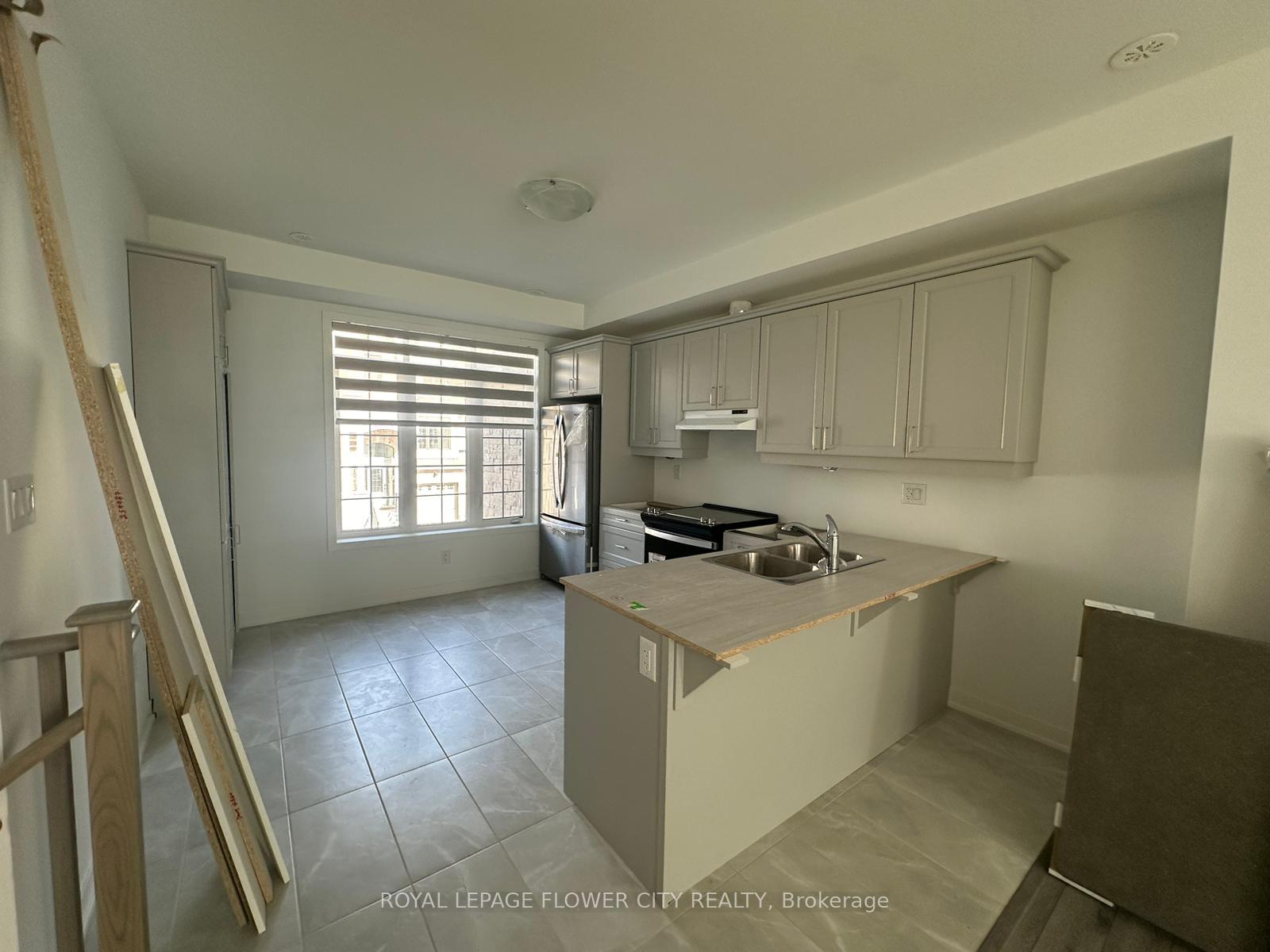 Photo 7 of 14 Calloway Drive, Whitby, Downtown Whitby — HOMEH