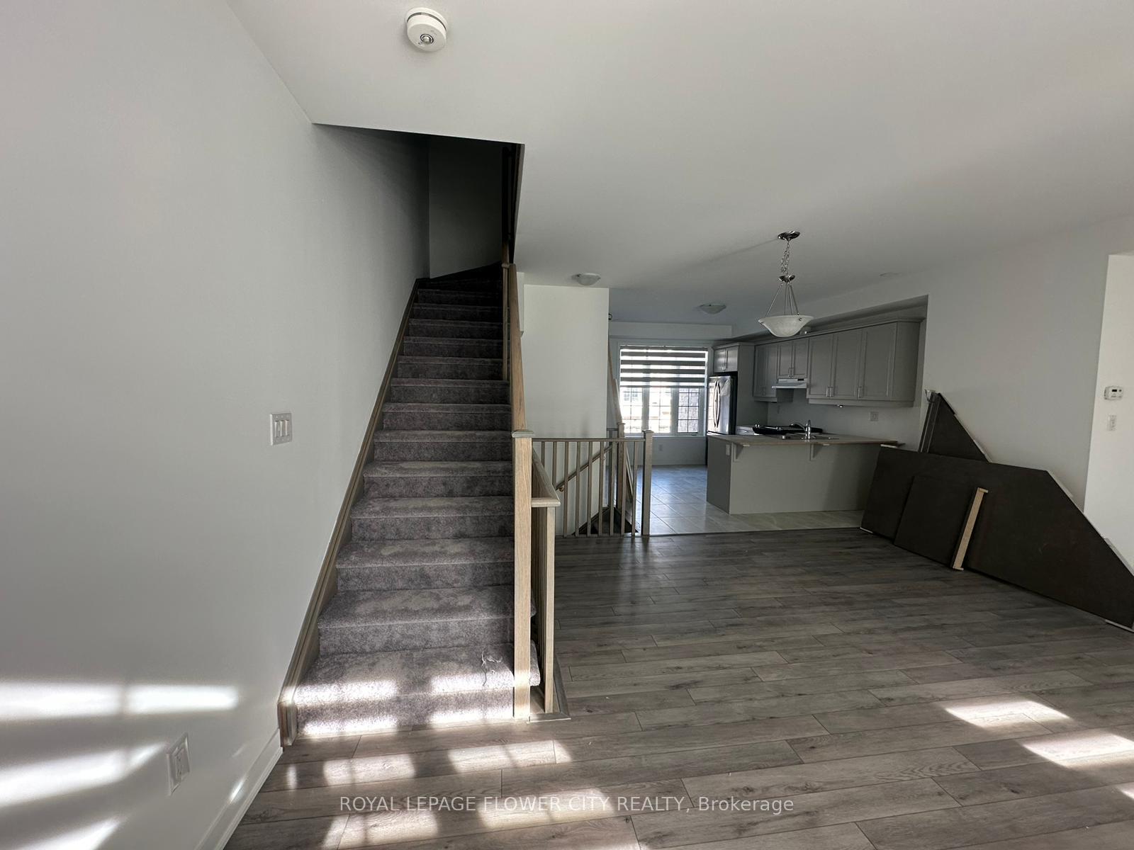 Photo 16 of 14 Calloway Drive, Whitby, Downtown Whitby — HOMEH