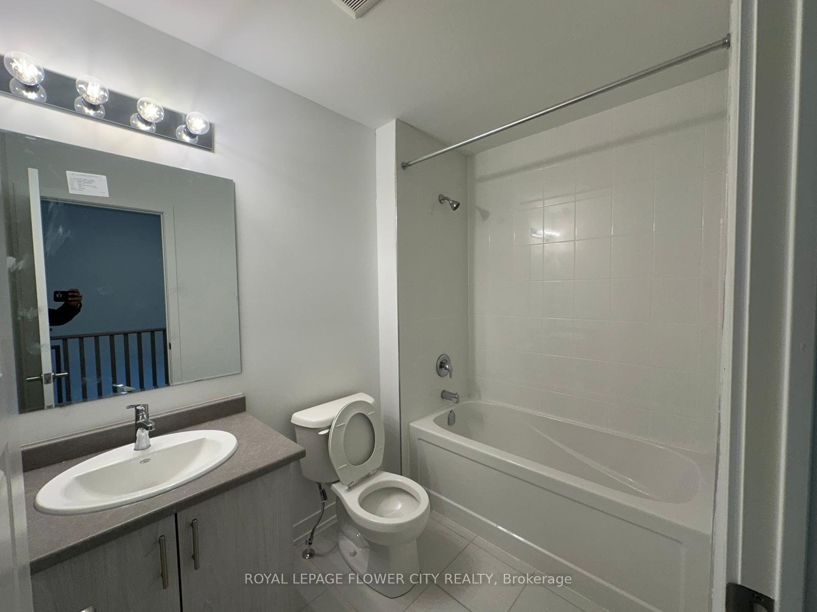 Photo 9 of 14 Calloway Drive, Whitby, Downtown Whitby — HOMEH