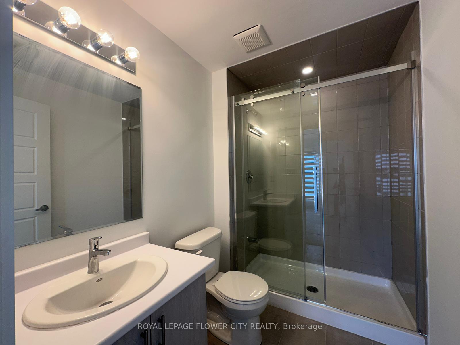 Photo 13 of 14 Calloway Drive, Whitby, Downtown Whitby — HOMEH
