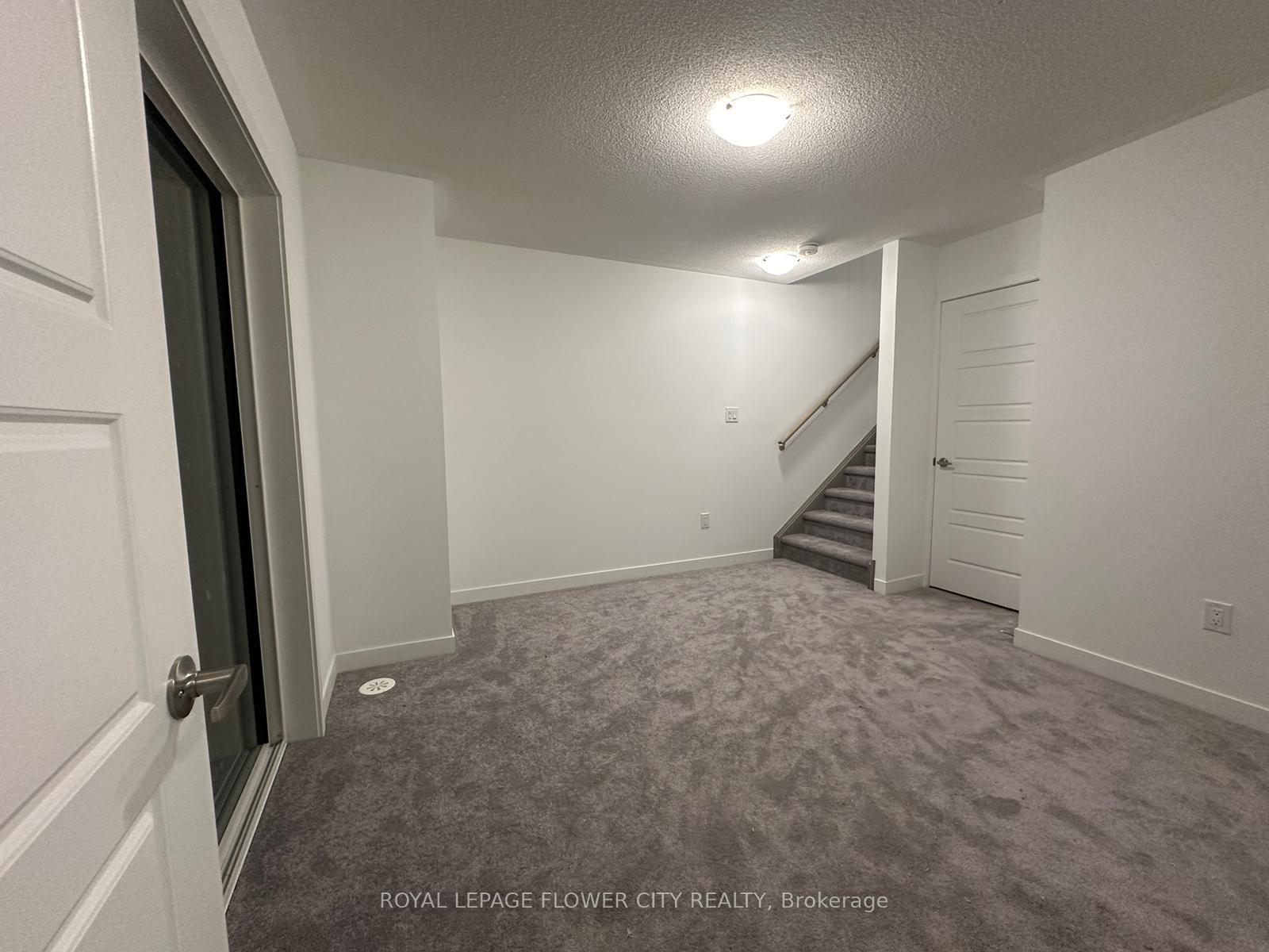 Photo 20 of 14 Calloway Drive, Whitby, Downtown Whitby — HOMEH