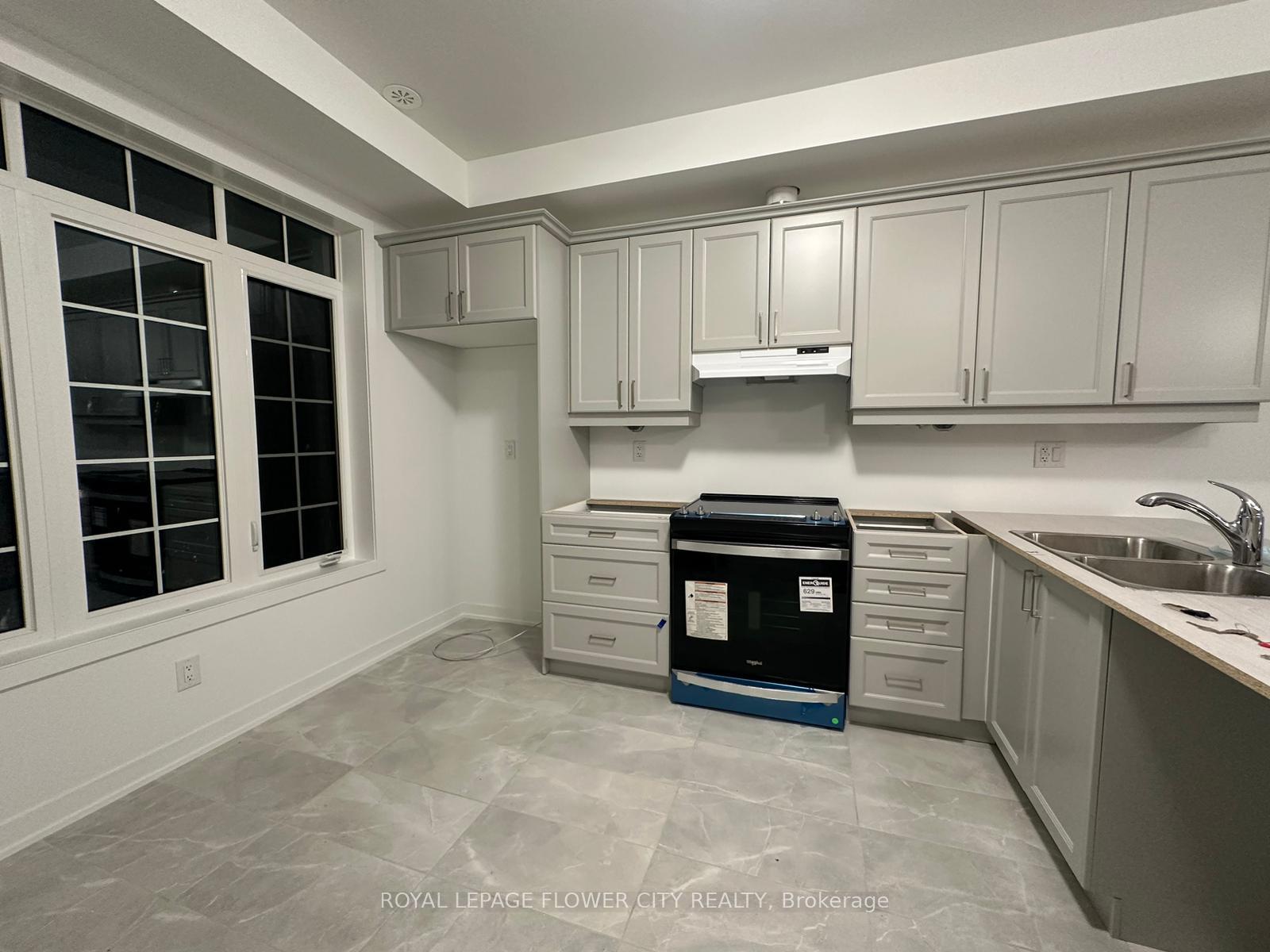 Photo 21 of 14 Calloway Drive, Whitby, Downtown Whitby — HOMEH