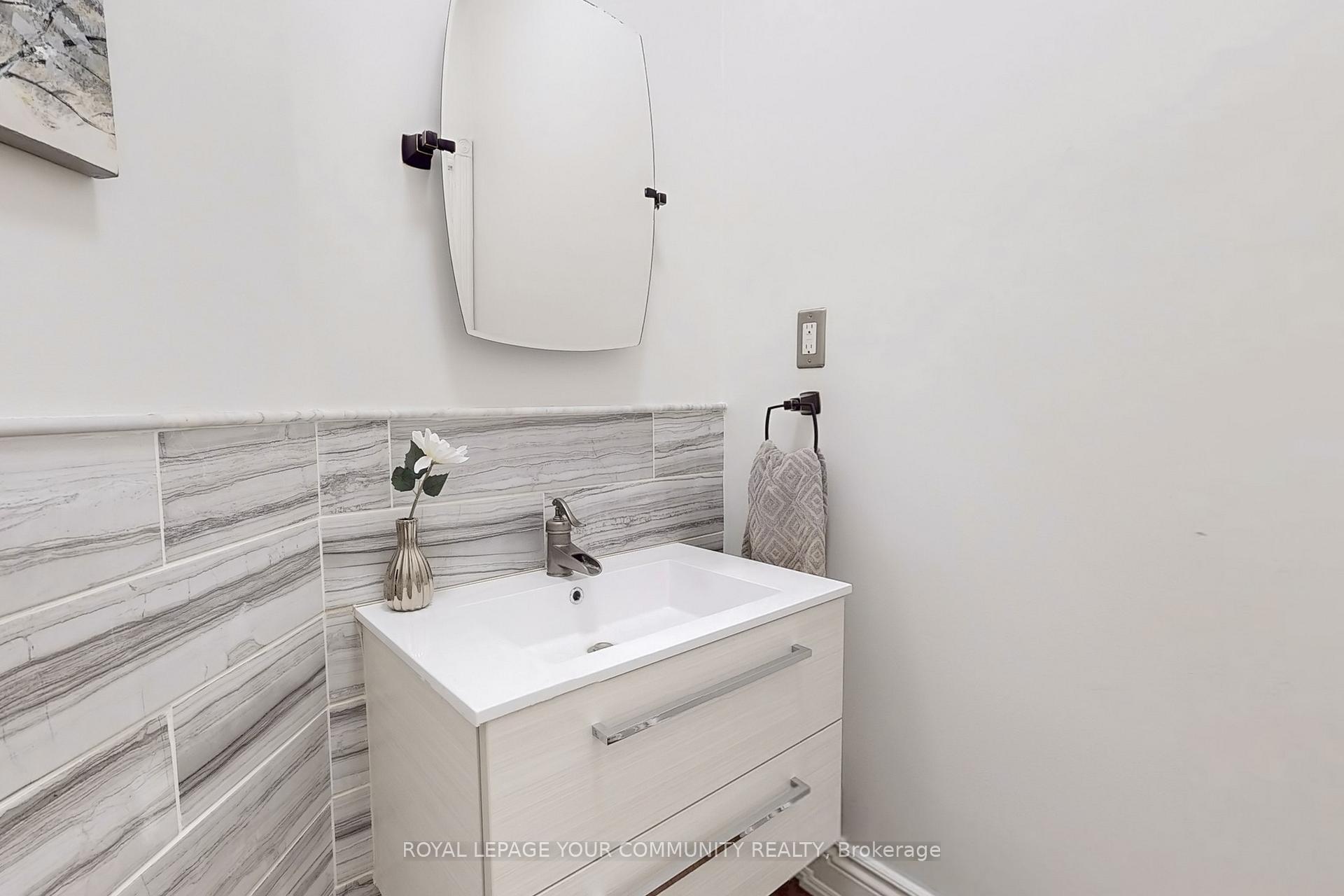 Photo 16 of 11 Luxton Avenue, Aurora, Bayview Wellington — HOMEH
