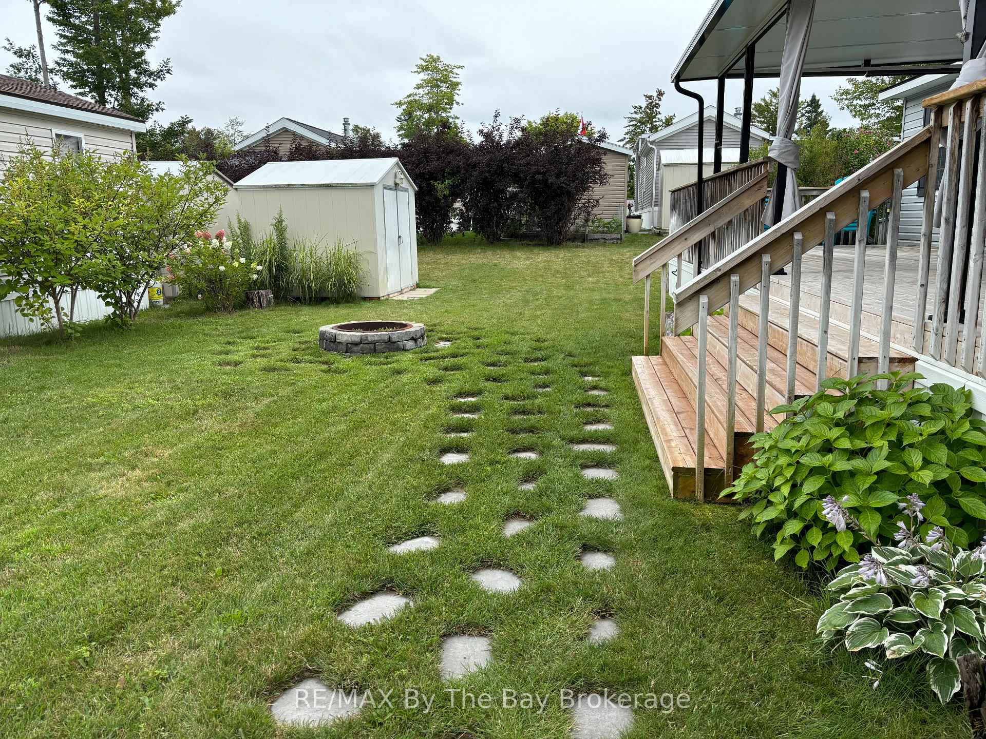Photo 3 of 15 Chippewa Trail, Wasaga Beach — HOMEH