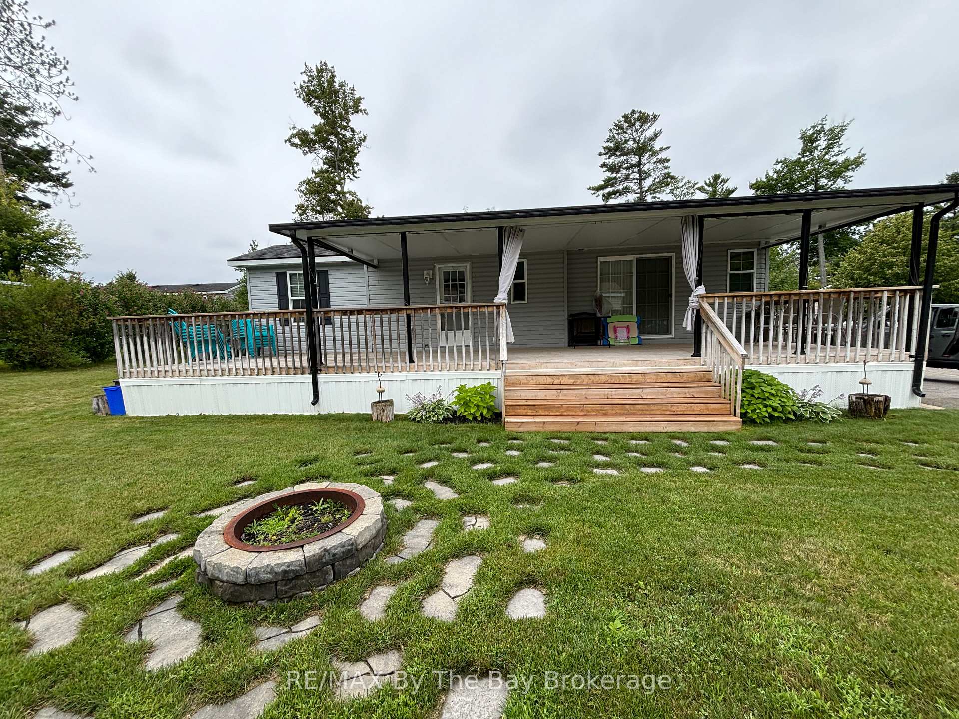 Photo 4 of 15 Chippewa Trail, Wasaga Beach — HOMEH