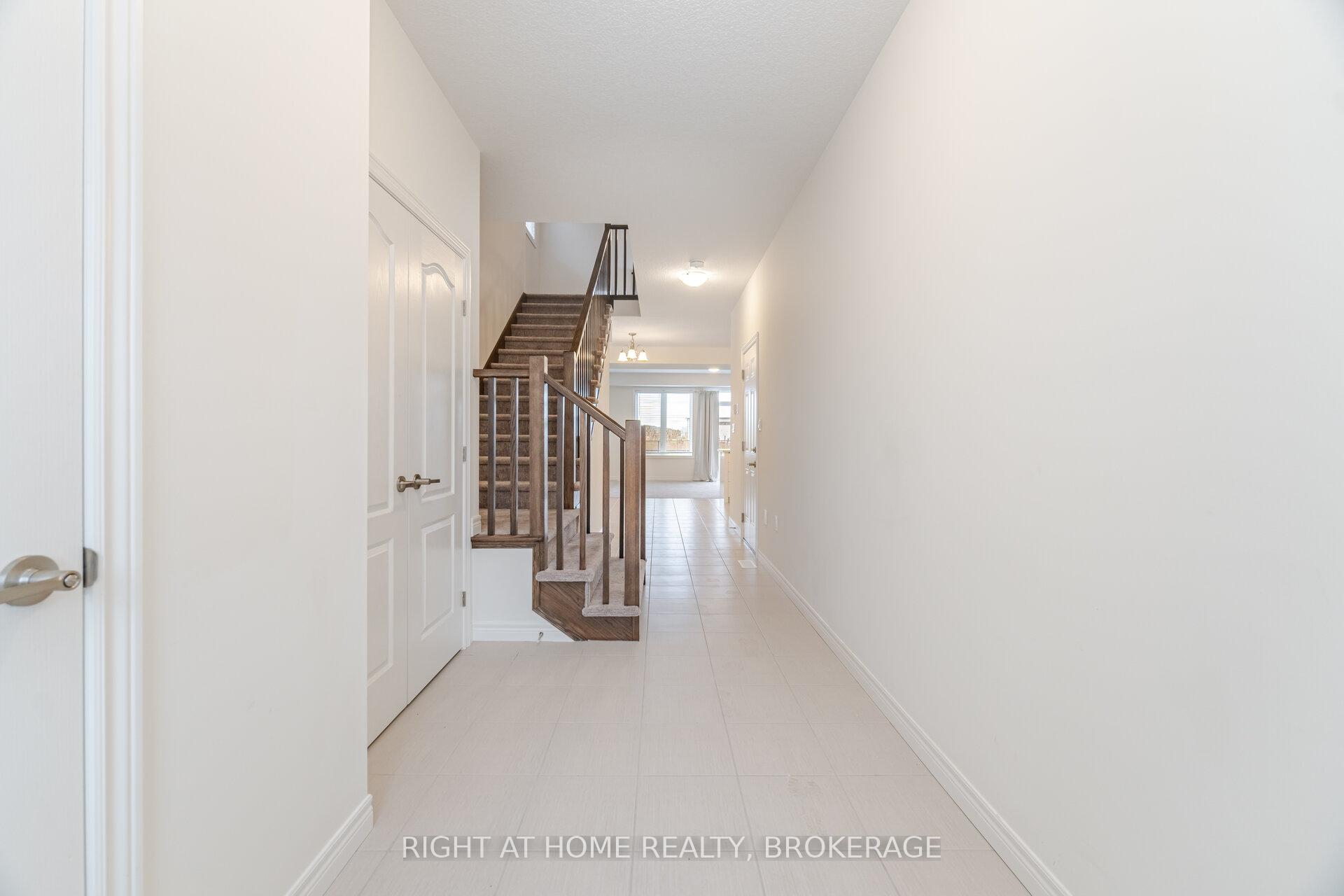 Photo 2 of 30 Zoe Lane, Hamilton, Rural Glanbrook — HOMEH