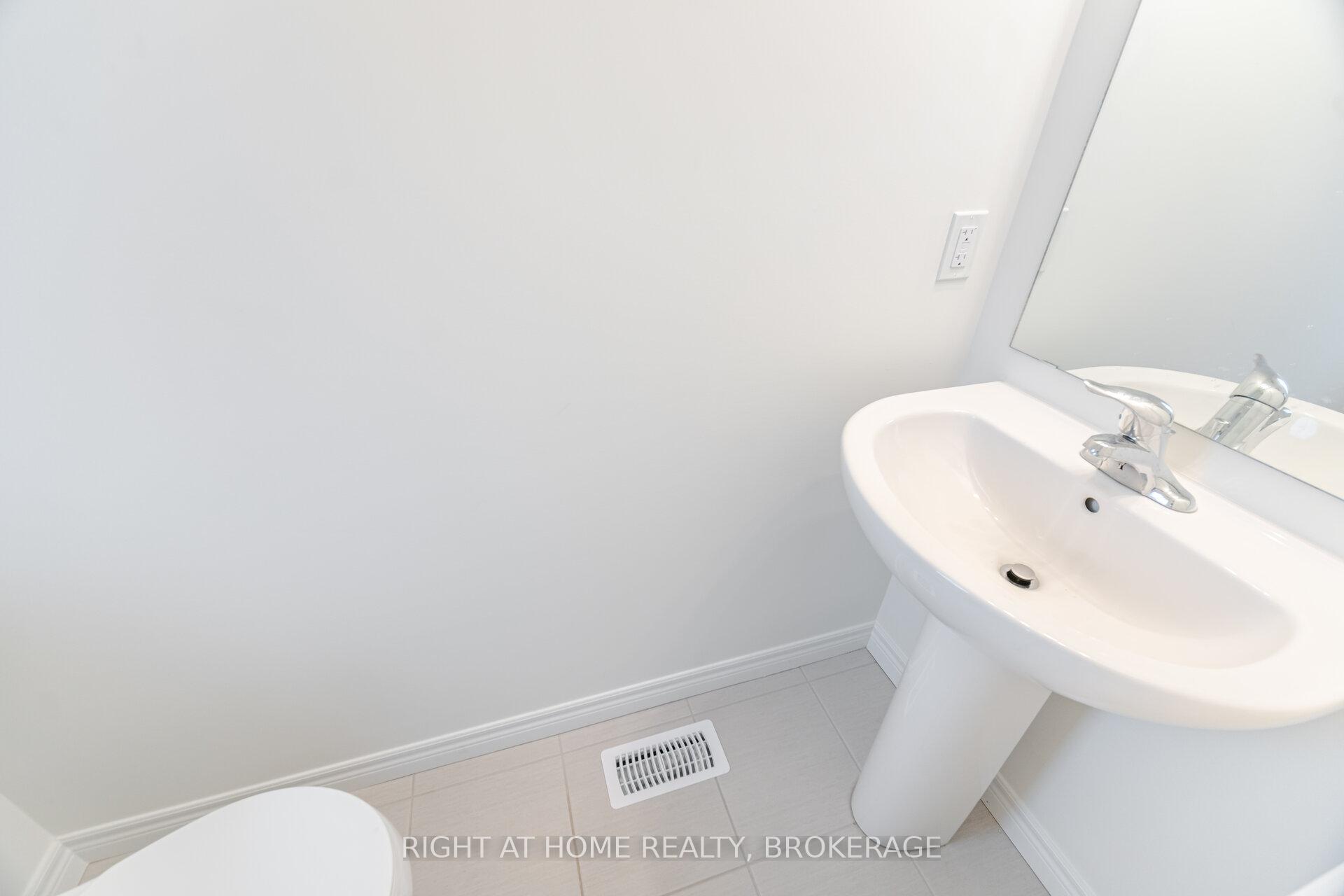 Photo 10 of 30 Zoe Lane, Hamilton, Rural Glanbrook — HOMEH