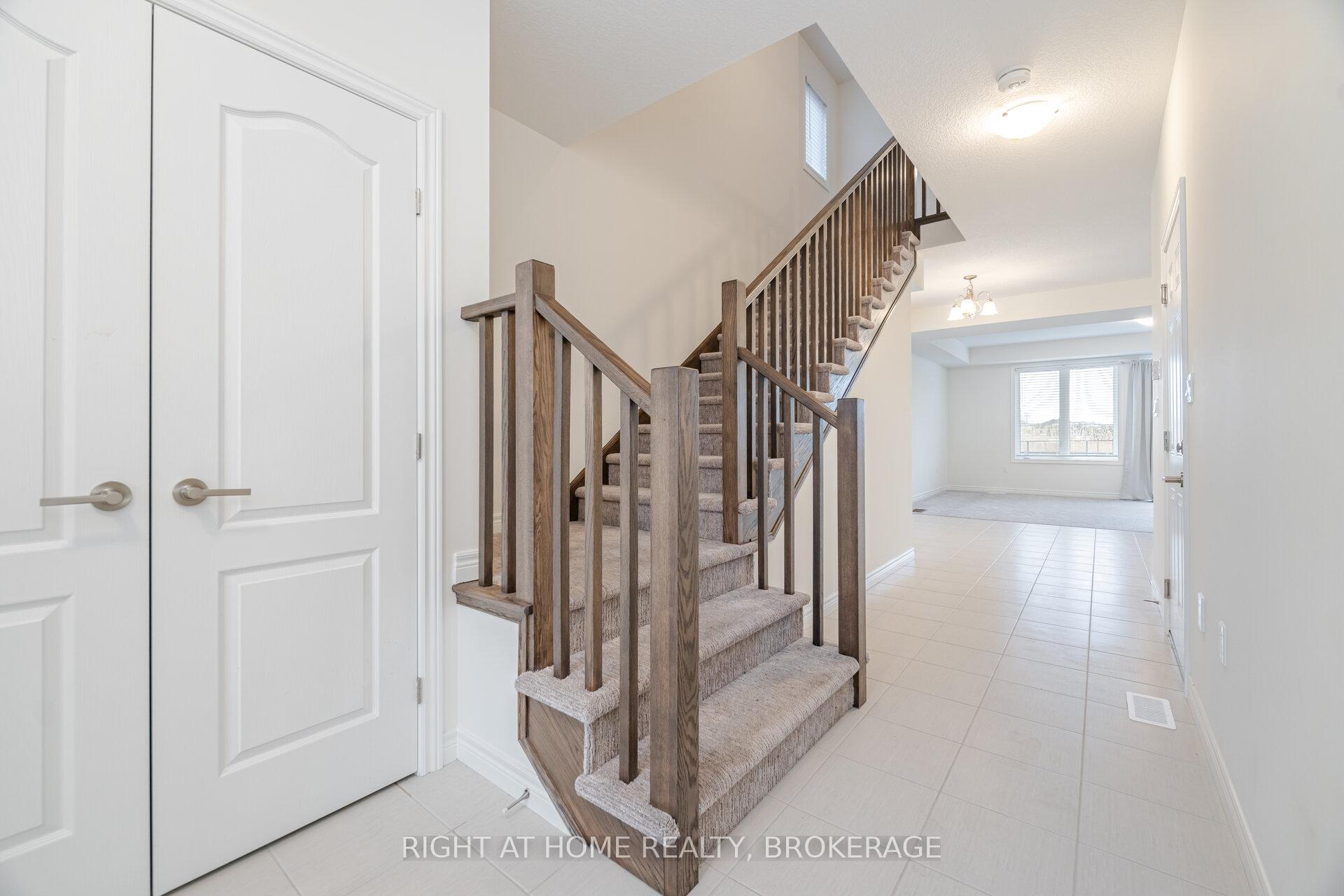 Photo 28 of 30 Zoe Lane, Hamilton, Rural Glanbrook — HOMEH