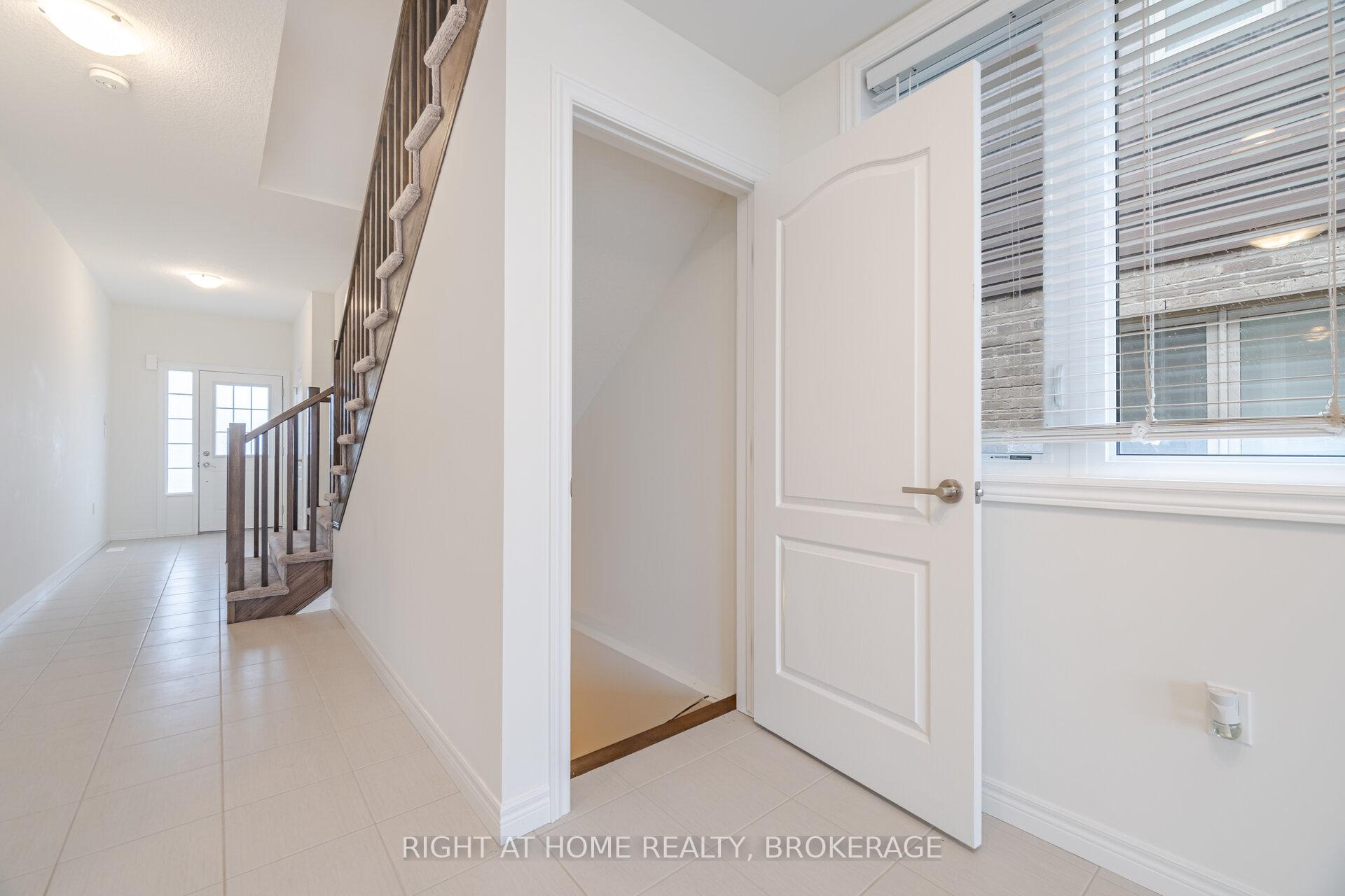 Photo 22 of 30 Zoe Lane, Hamilton, Rural Glanbrook — HOMEH
